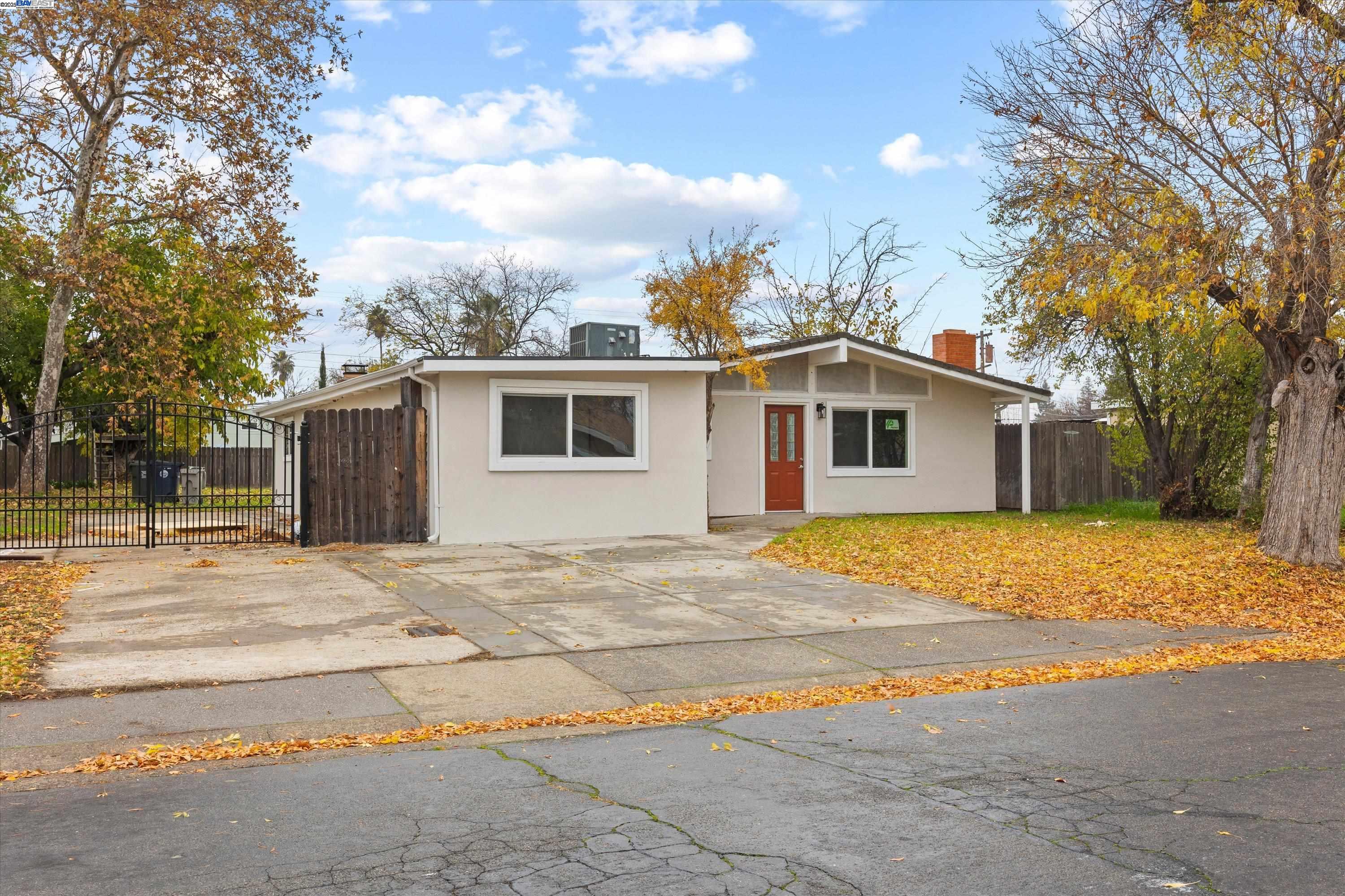 Detail Gallery Image 2 of 35 For 7941 Andora Way, Sacramento,  CA 95824 - 4 Beds | 1 Baths