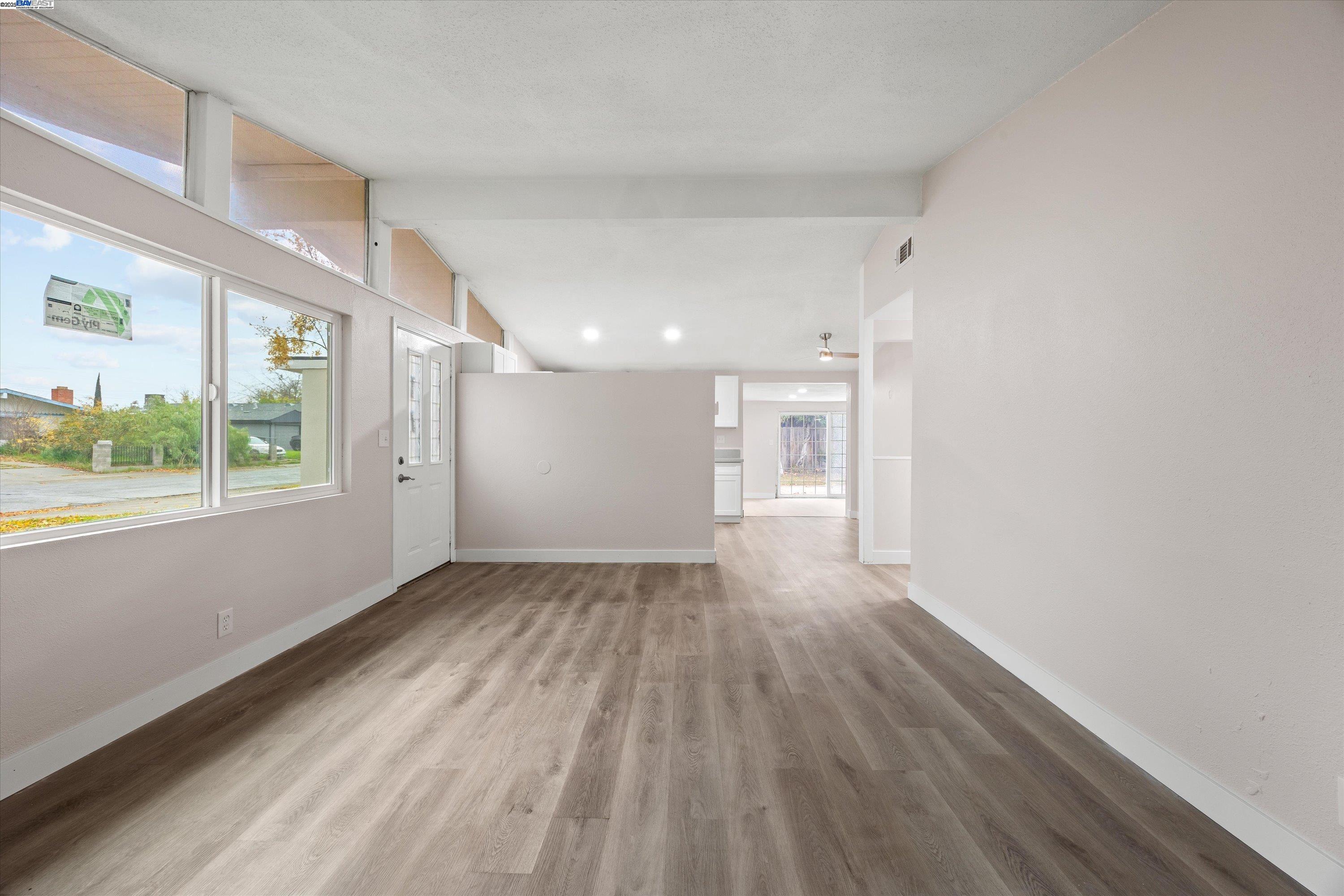 Detail Gallery Image 9 of 35 For 7941 Andora Way, Sacramento,  CA 95824 - 4 Beds | 1 Baths