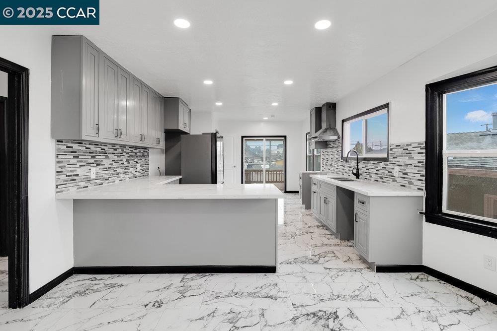 Detail Gallery Image 5 of 23 For 840 7th St, Richmond,  CA 94801 - 2 Beds | 1/1 Baths