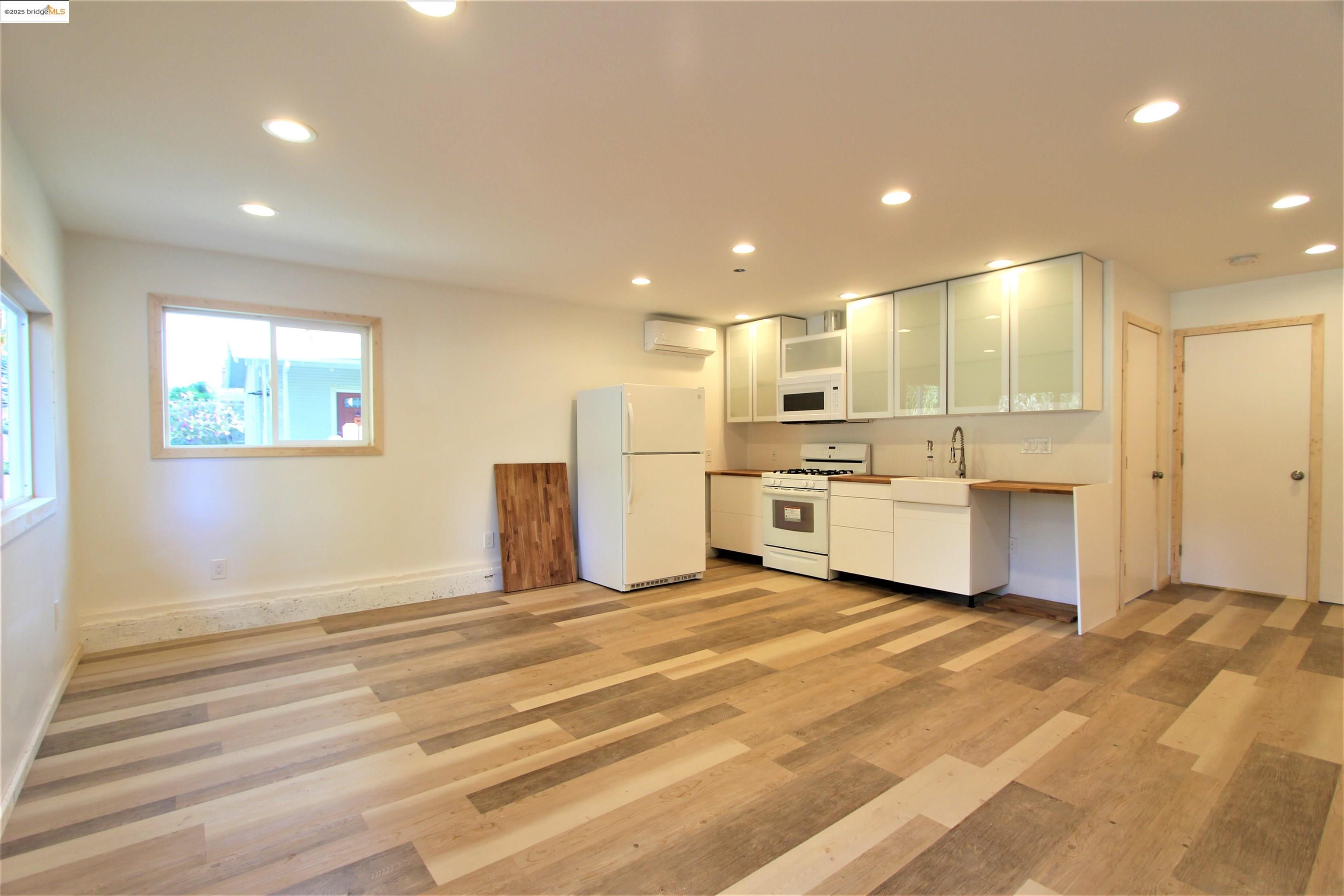 Front Image Thumbnail for EB41119630