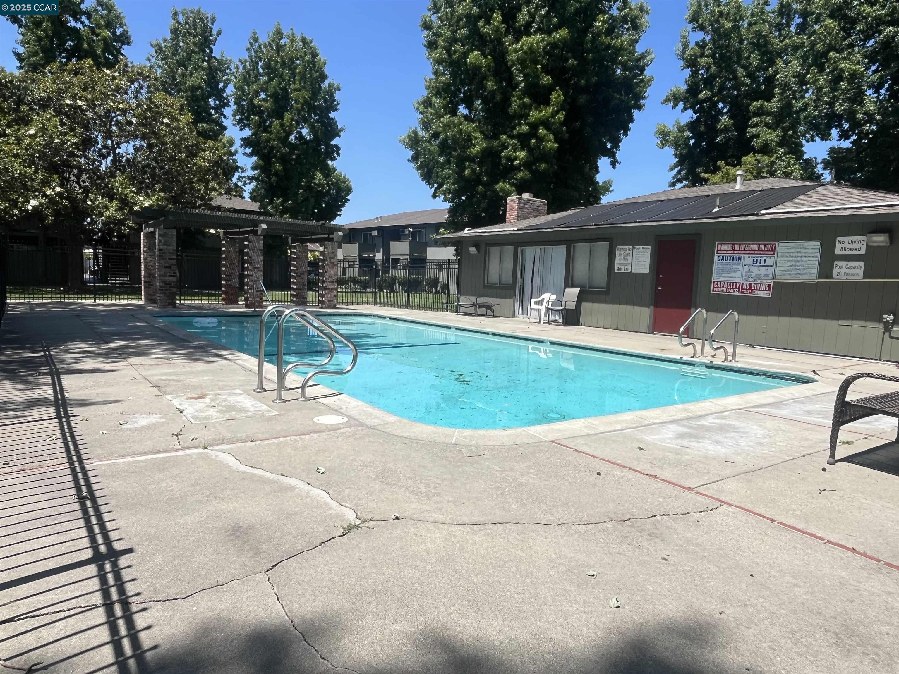 Detail Gallery Image 18 of 33 For 1133 Meadow Ln #53,  Concord,  CA 94520 - 1 Beds | 1 Baths