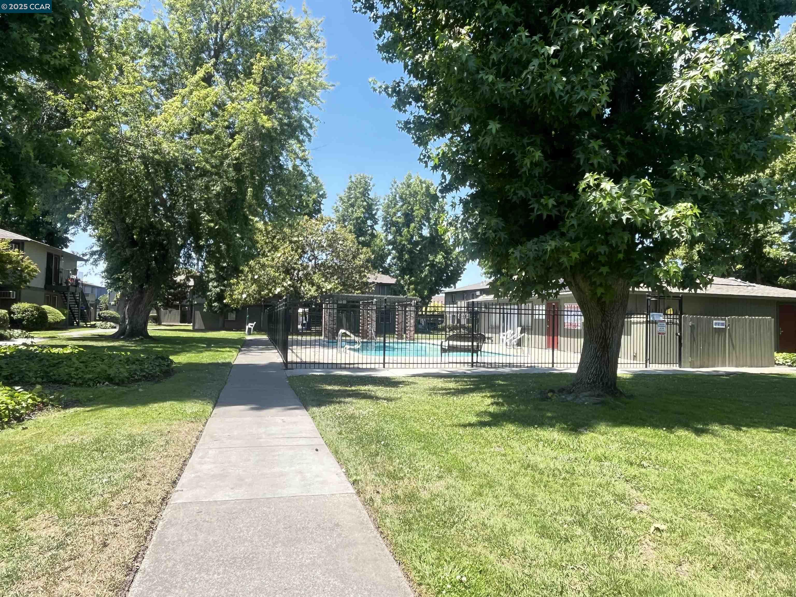 Detail Gallery Image 21 of 33 For 1133 Meadow Ln #53,  Concord,  CA 94520 - 1 Beds | 1 Baths