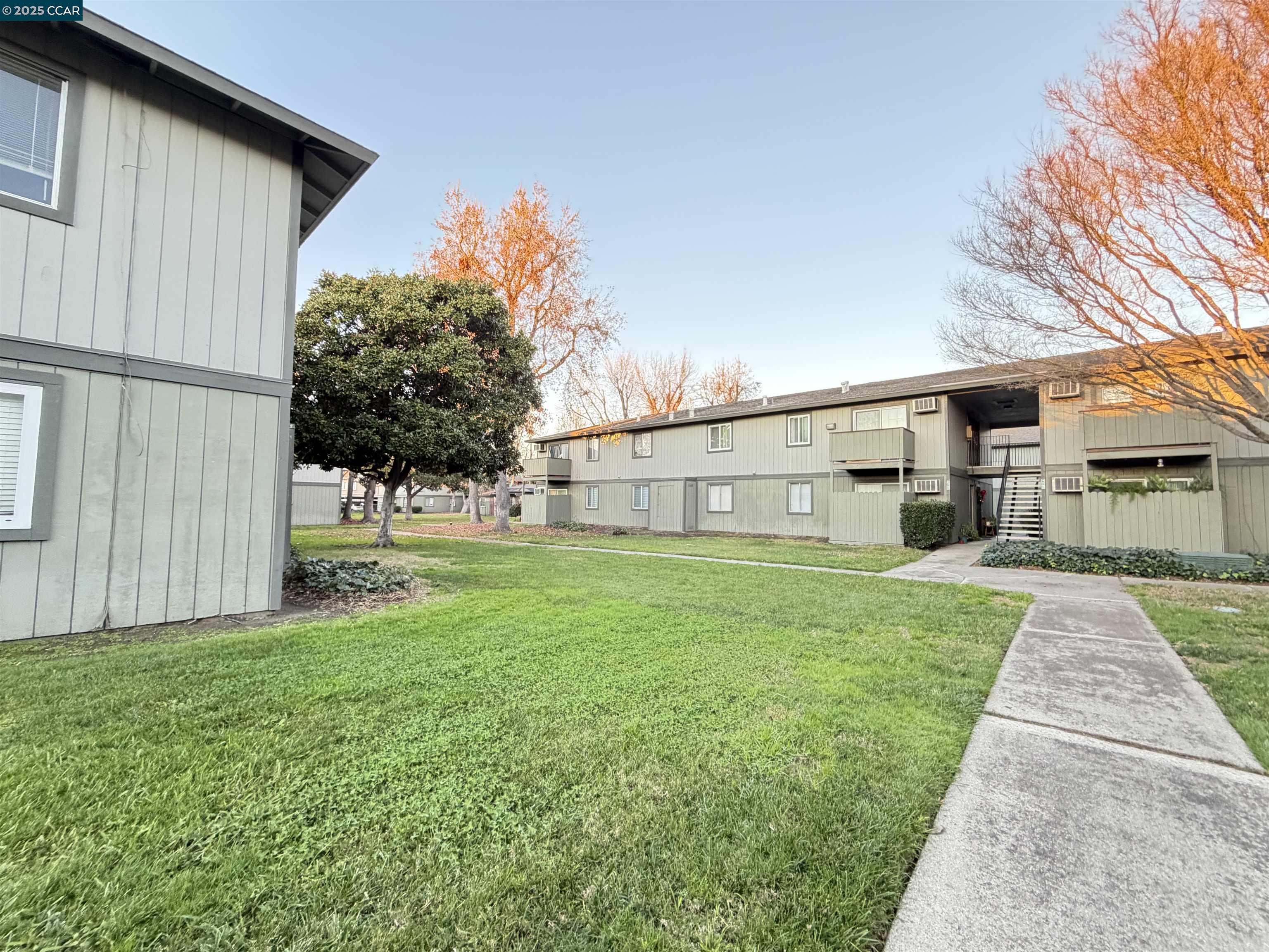 Detail Gallery Image 28 of 33 For 1133 Meadow Ln #53,  Concord,  CA 94520 - 1 Beds | 1 Baths