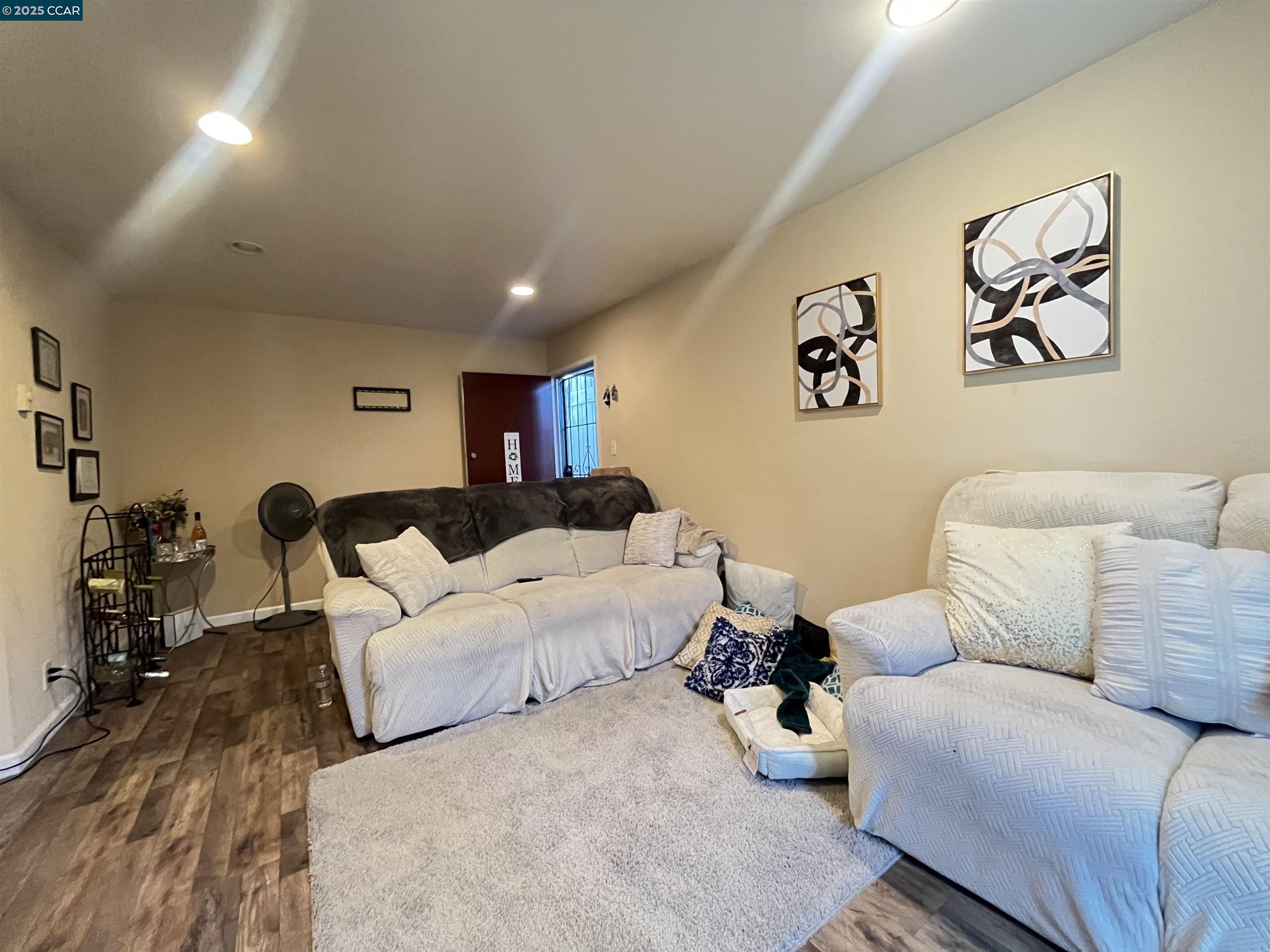 Photo #5: 41119644 Listing: Photo #5