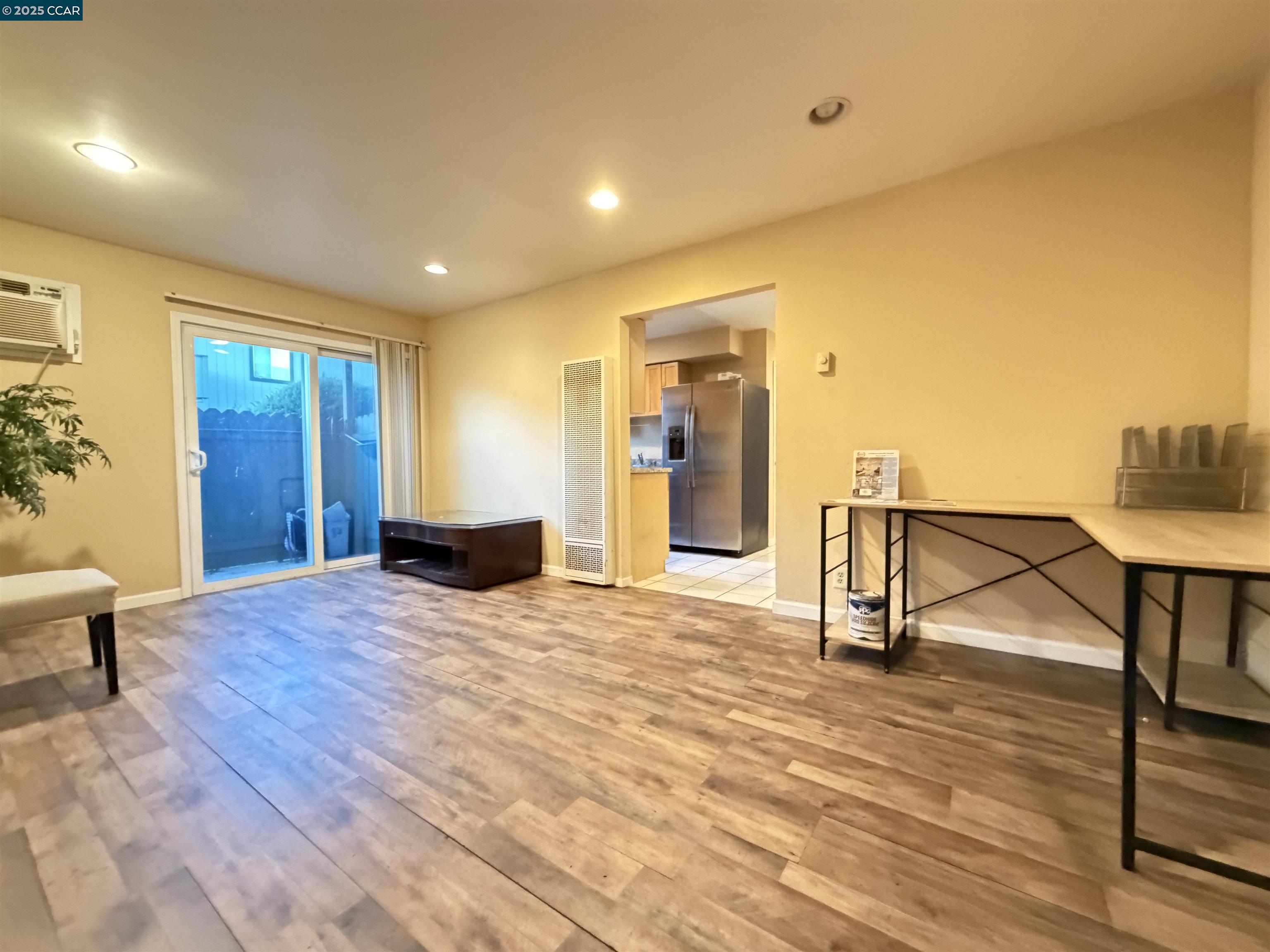 Detail Gallery Image 5 of 33 For 1133 Meadow Ln #53,  Concord,  CA 94520 - 1 Beds | 1 Baths