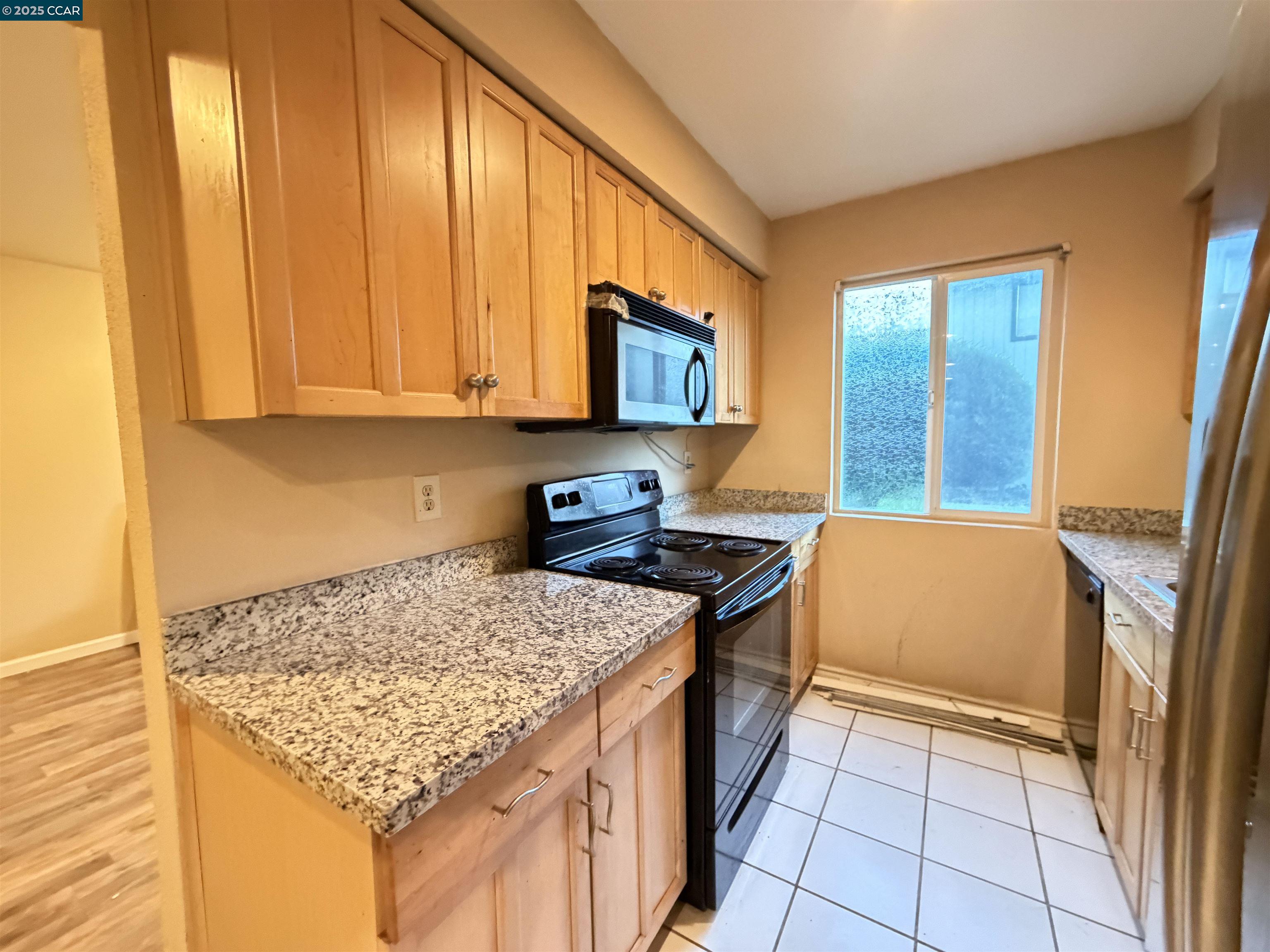 Detail Gallery Image 9 of 33 For 1133 Meadow Ln #53,  Concord,  CA 94520 - 1 Beds | 1 Baths