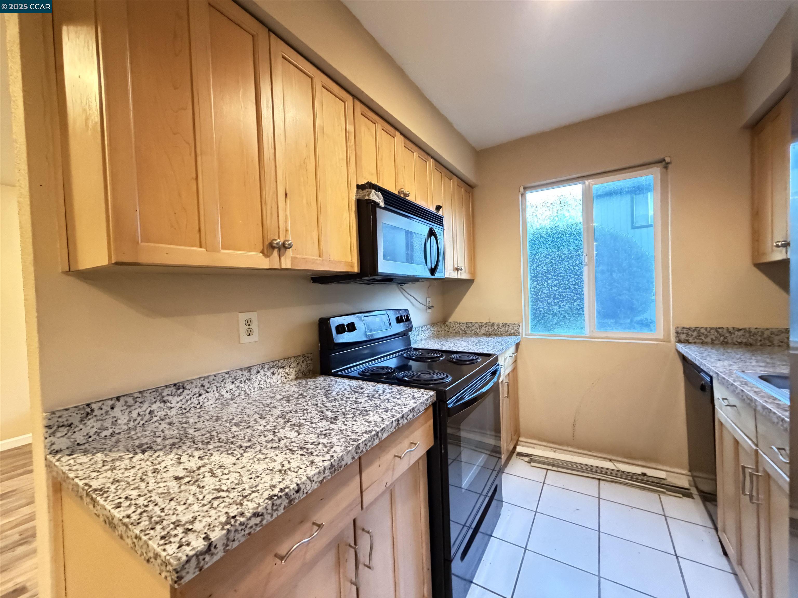 Detail Gallery Image 10 of 33 For 1133 Meadow Ln #53,  Concord,  CA 94520 - 1 Beds | 1 Baths