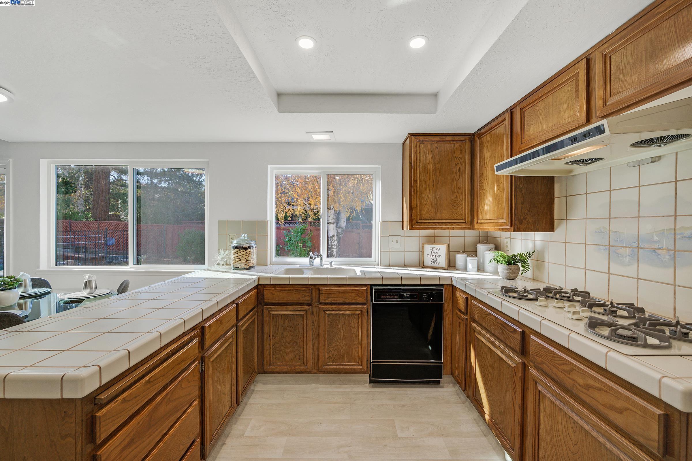 Detail Gallery Image 19 of 52 For 359 Cardona Cir, San Ramon,  CA 94583 - 4 Beds | 2/1 Baths