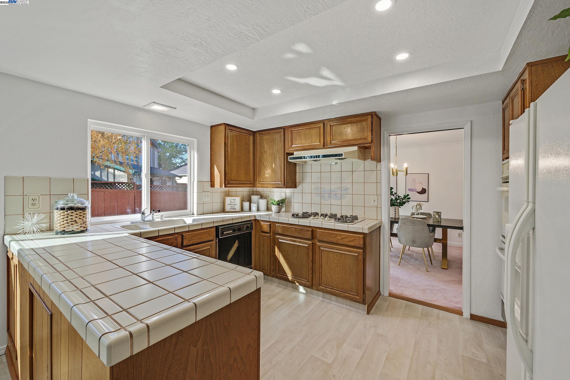 Detail Gallery Image 20 of 52 For 359 Cardona Cir, San Ramon,  CA 94583 - 4 Beds | 2/1 Baths