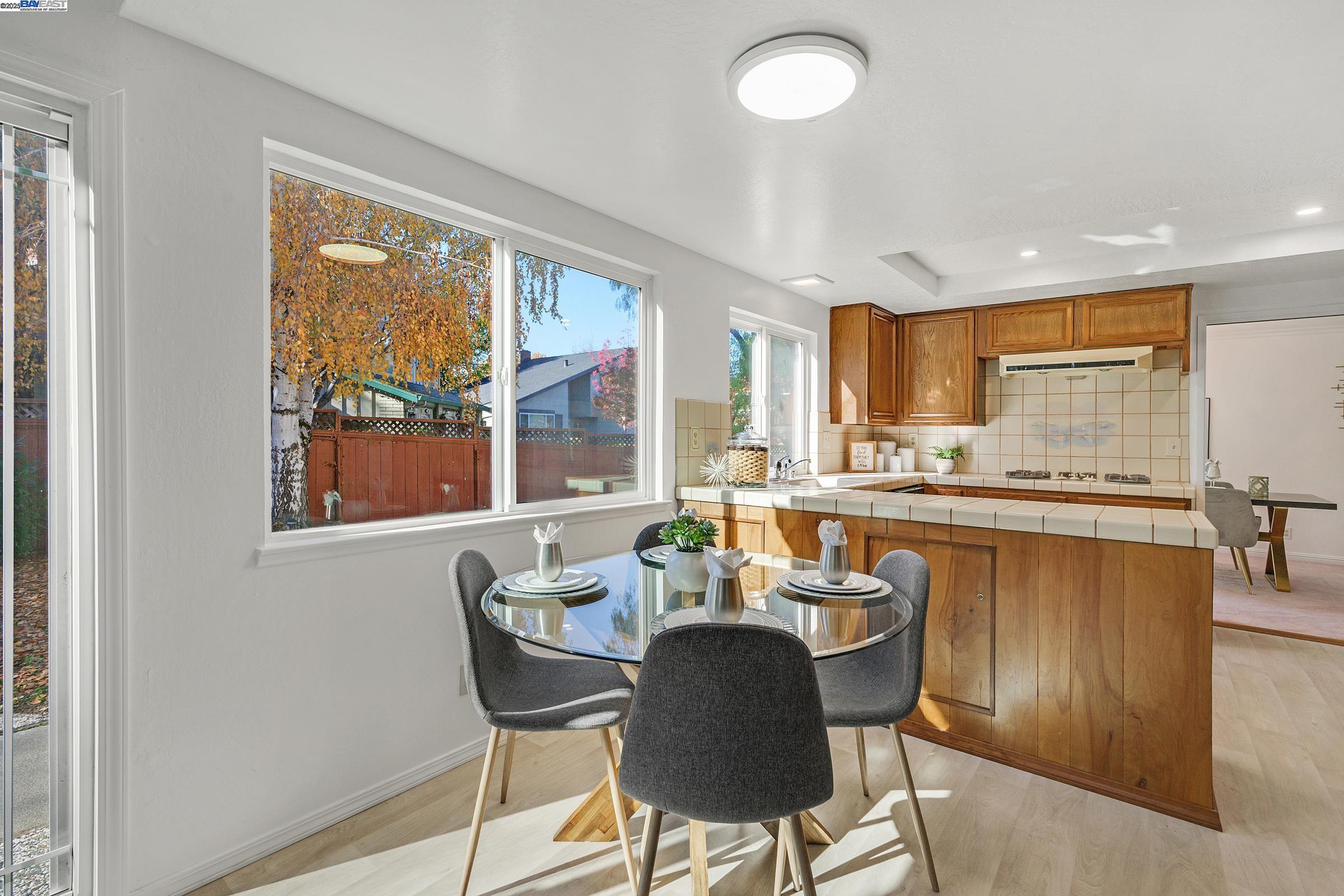 Detail Gallery Image 22 of 52 For 359 Cardona Cir, San Ramon,  CA 94583 - 4 Beds | 2/1 Baths