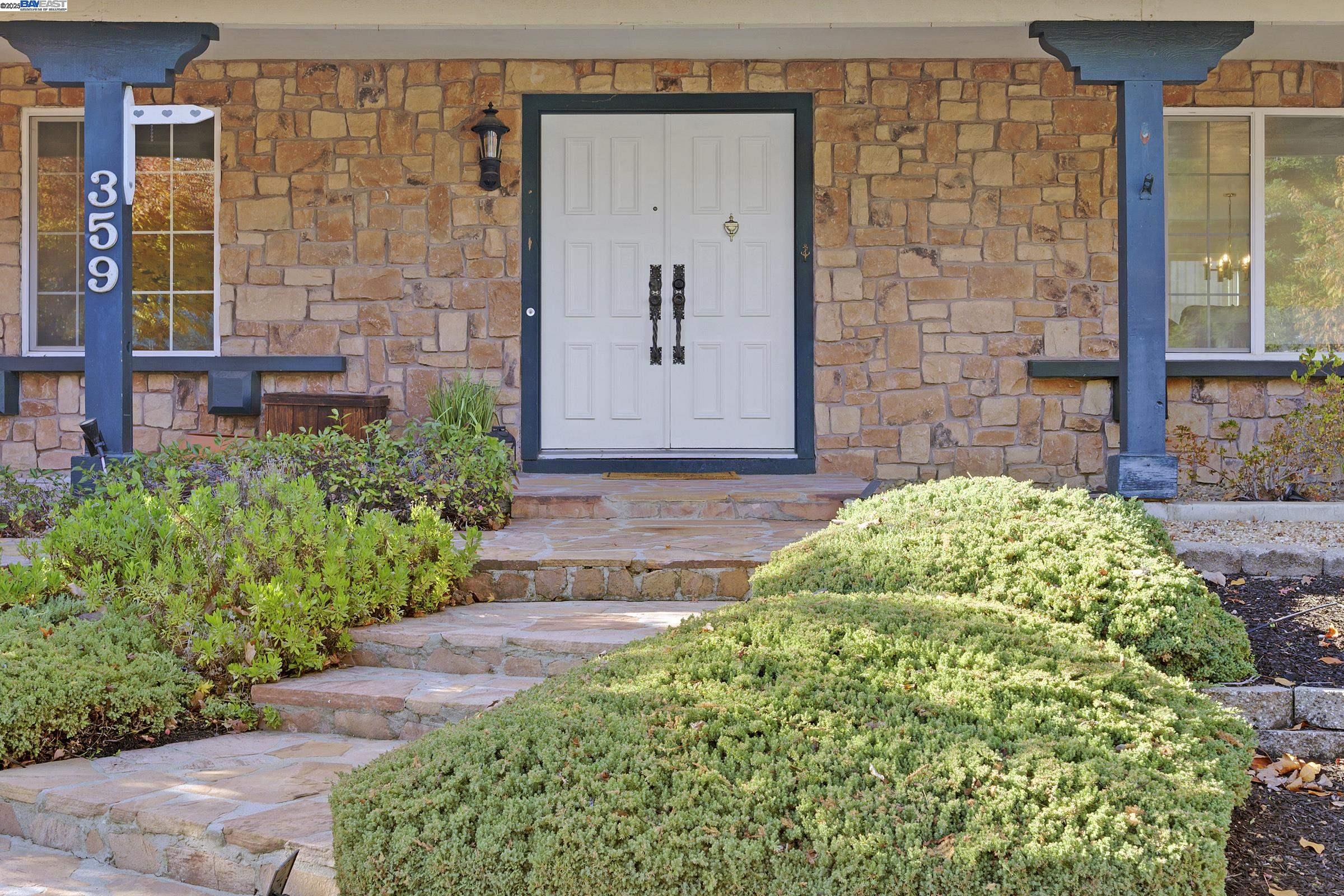 Detail Gallery Image 8 of 52 For 359 Cardona Cir, San Ramon,  CA 94583 - 4 Beds | 2/1 Baths