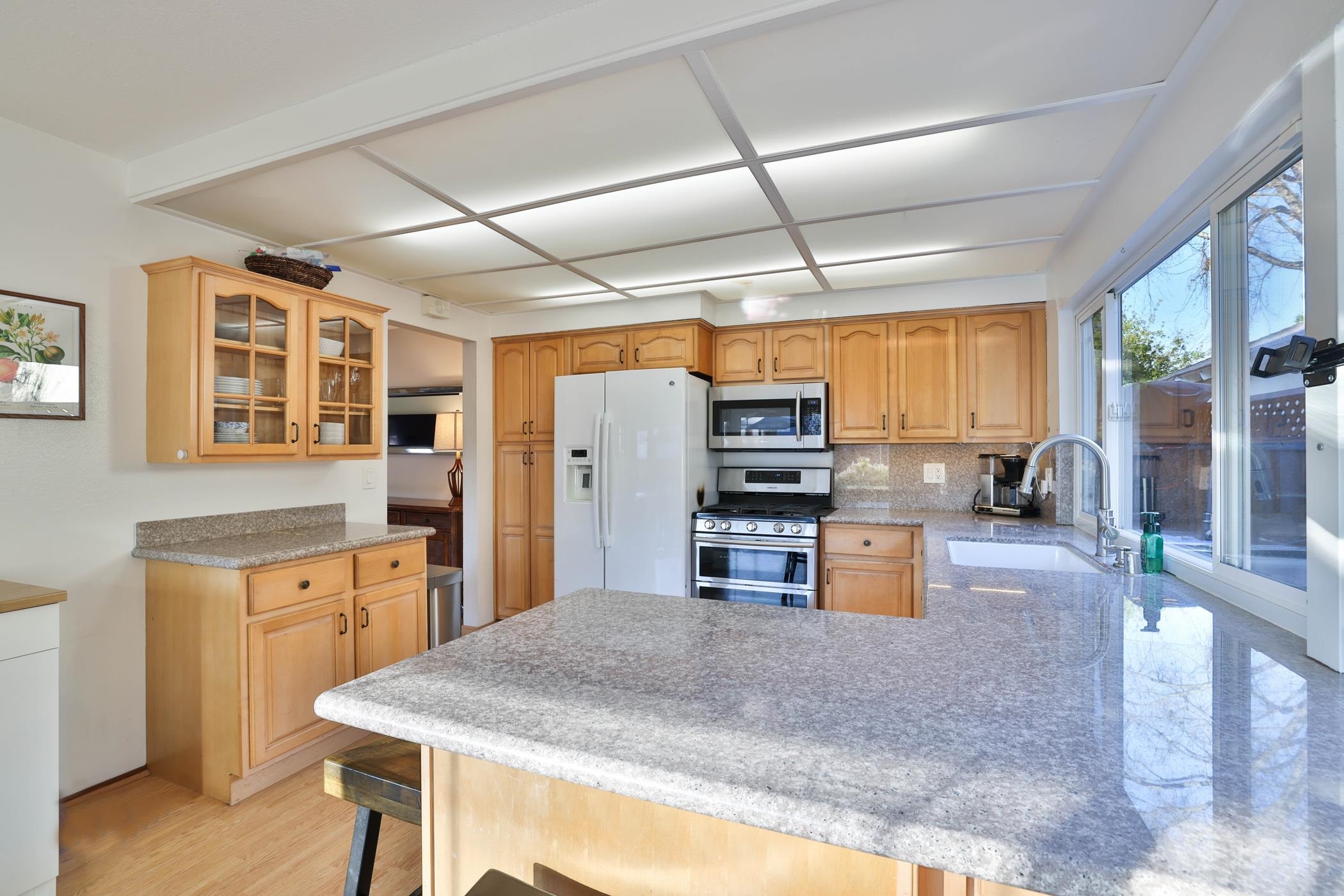 Detail Gallery Image 4 of 22 For 450 Madison Dr, San Jose,  CA 95123 - 3 Beds | 2 Baths