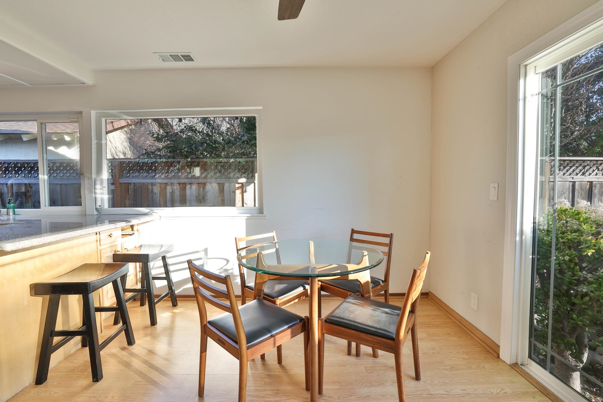 Detail Gallery Image 5 of 22 For 450 Madison Dr, San Jose,  CA 95123 - 3 Beds | 2 Baths