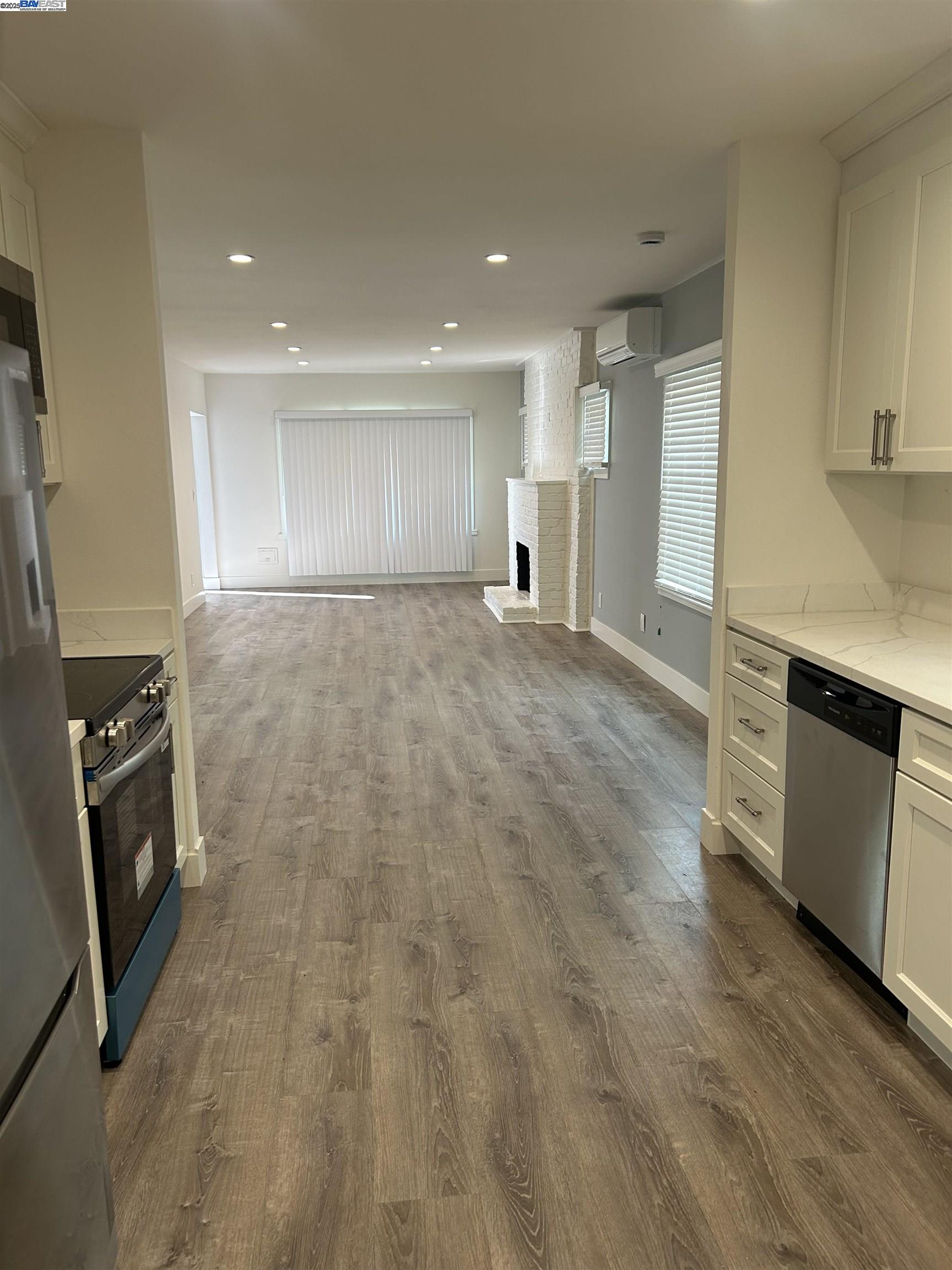 Detail Gallery Image 2 of 8 For 7808 Weld St, Oakland,  CA 94621 - 3 Beds | 1 Baths