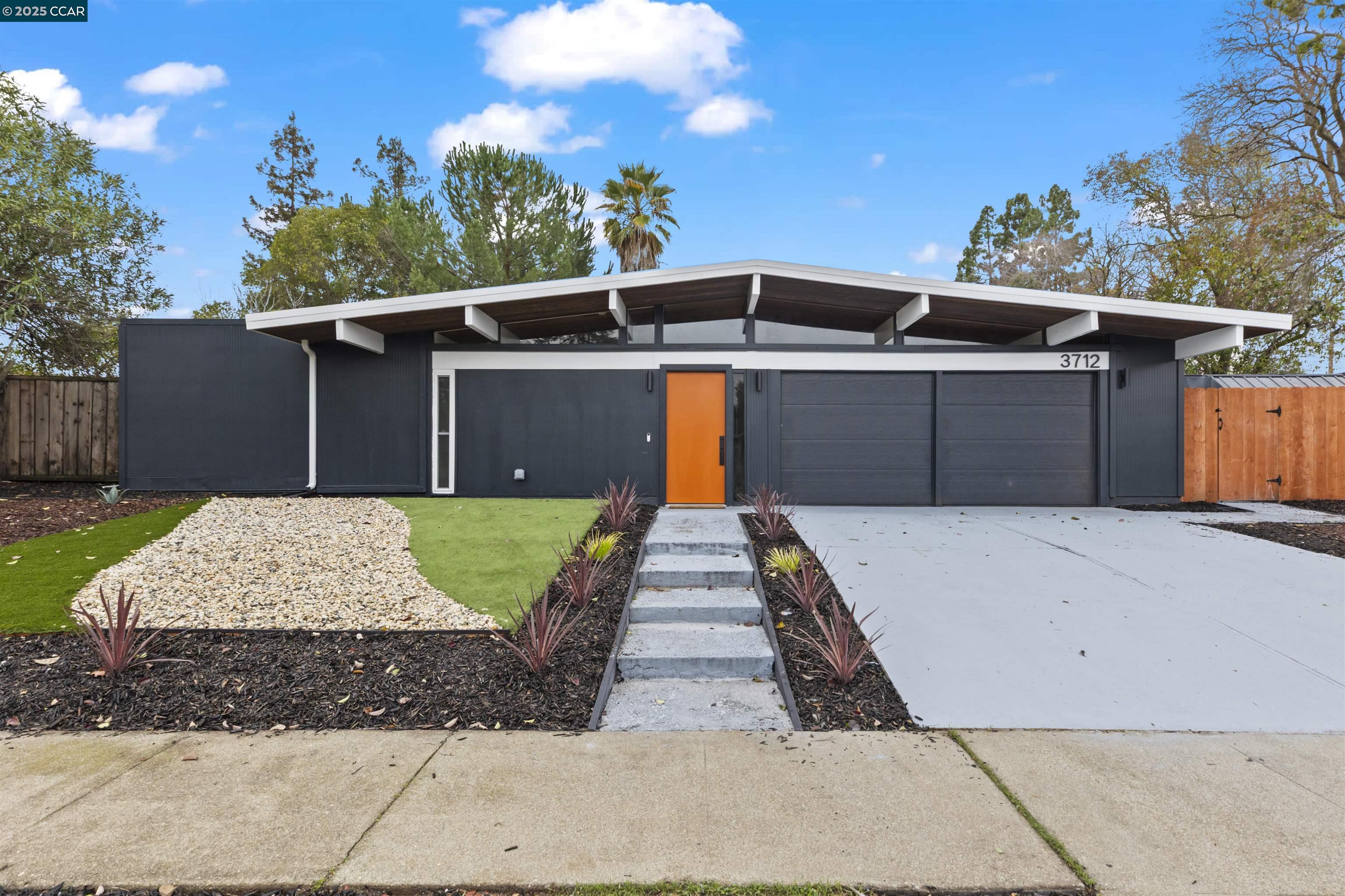 Detail Gallery Image 4 of 45 For 3712 Barrington Dr, Concord,  CA 94518-1614 - 4 Beds | 2 Baths