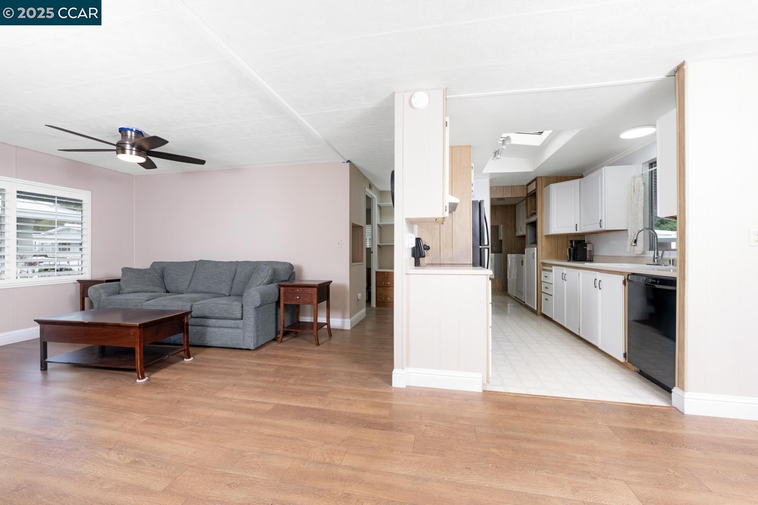 Detail Gallery Image 11 of 46 For 2197 Dalis Drive #124,  Concord,  CA 94520-5419 - 2 Beds | 1/1 Baths