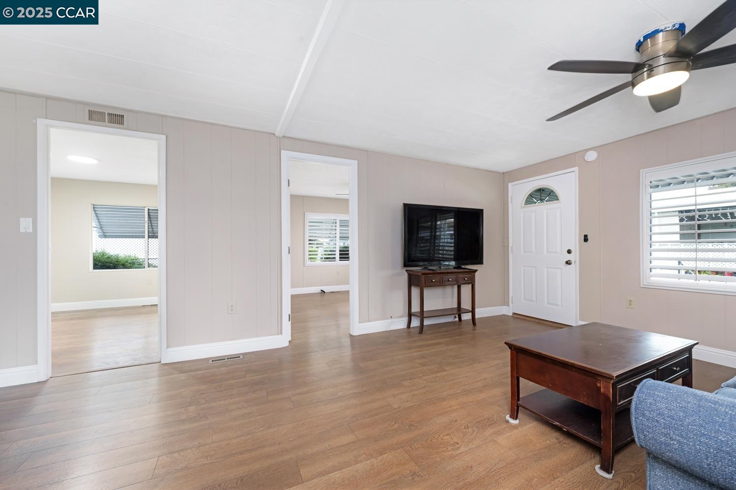 Detail Gallery Image 12 of 46 For 2197 Dalis Drive #124,  Concord,  CA 94520-5419 - 2 Beds | 1/1 Baths