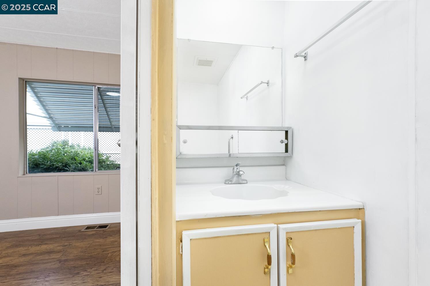 Detail Gallery Image 17 of 46 For 2197 Dalis Drive #124,  Concord,  CA 94520-5419 - 2 Beds | 1/1 Baths