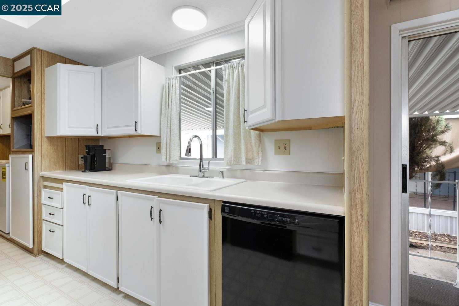 Detail Gallery Image 23 of 46 For 2197 Dalis Drive #124,  Concord,  CA 94520-5419 - 2 Beds | 1/1 Baths