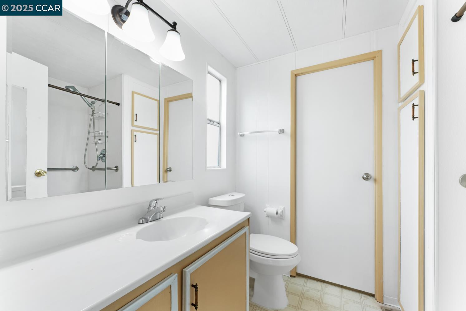 Detail Gallery Image 31 of 46 For 2197 Dalis Drive #124,  Concord,  CA 94520-5419 - 2 Beds | 1/1 Baths