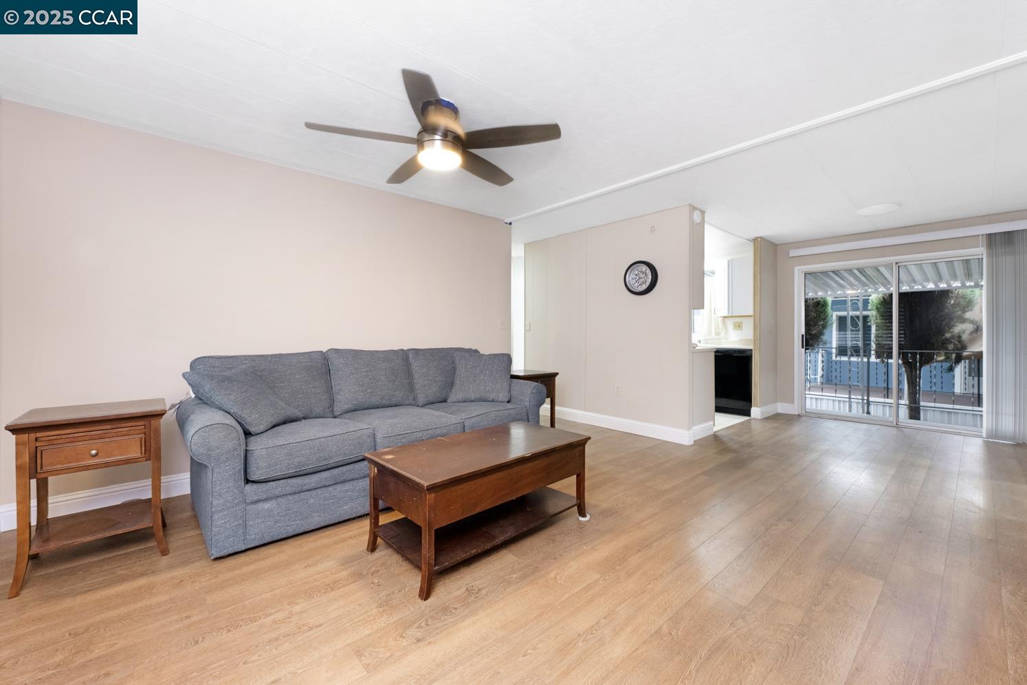 Detail Gallery Image 8 of 46 For 2197 Dalis Drive #124,  Concord,  CA 94520-5419 - 2 Beds | 1/1 Baths