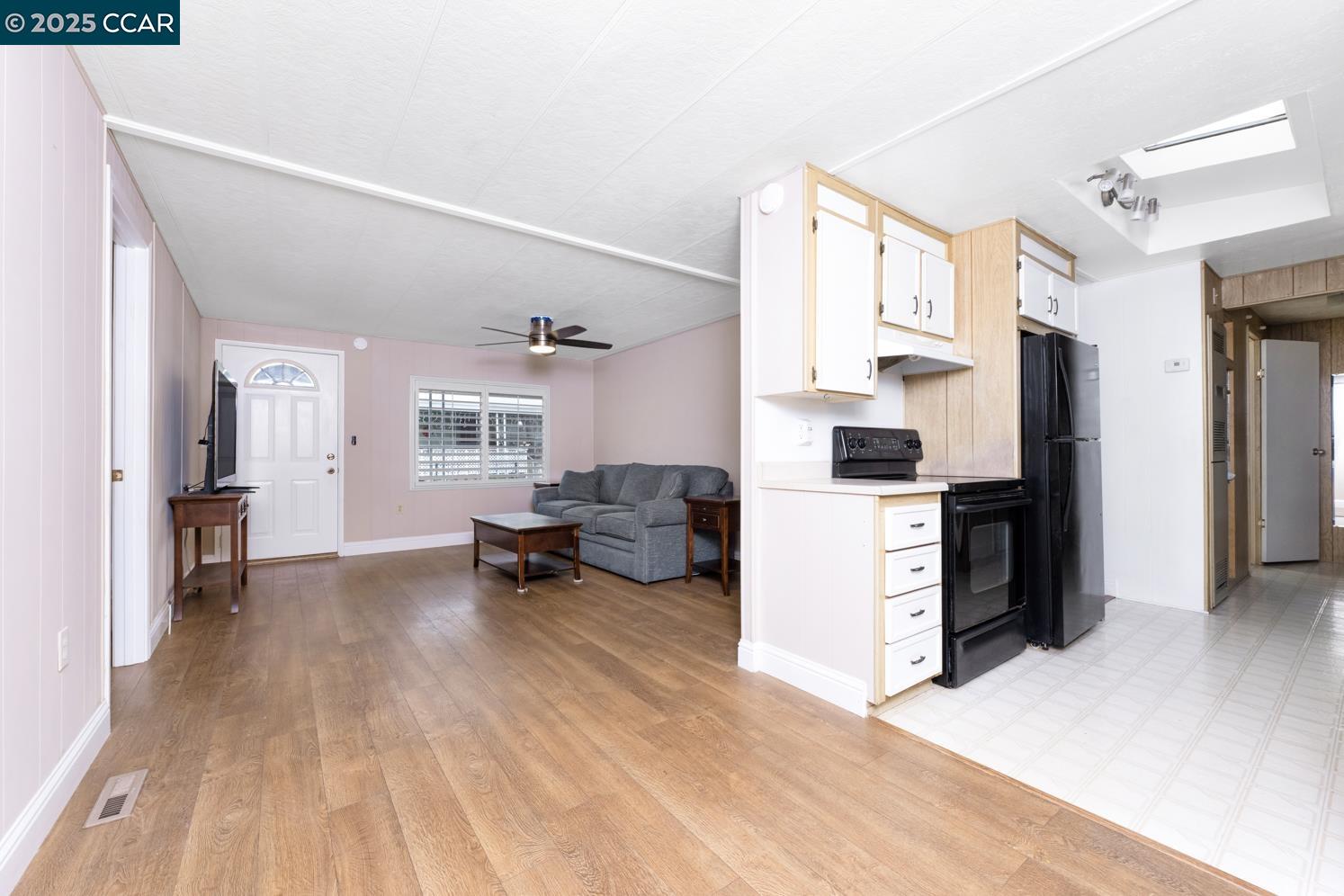 Detail Gallery Image 10 of 46 For 2197 Dalis Drive #124,  Concord,  CA 94520-5419 - 2 Beds | 1/1 Baths