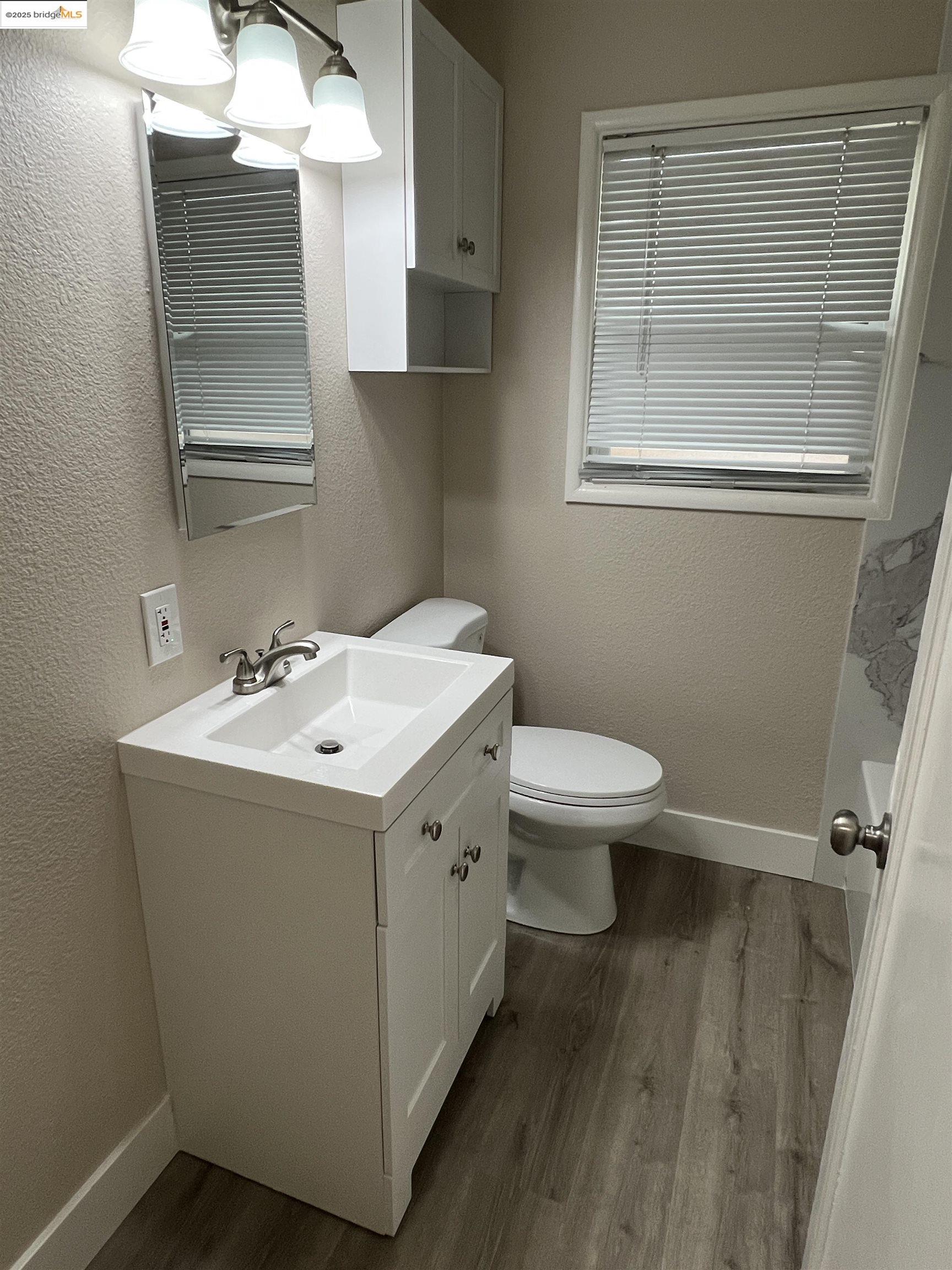 Detail Gallery Image 11 of 13 For Railroad Ave, Pittsburg,  CA 94565 - 2 Beds | 1/1 Baths