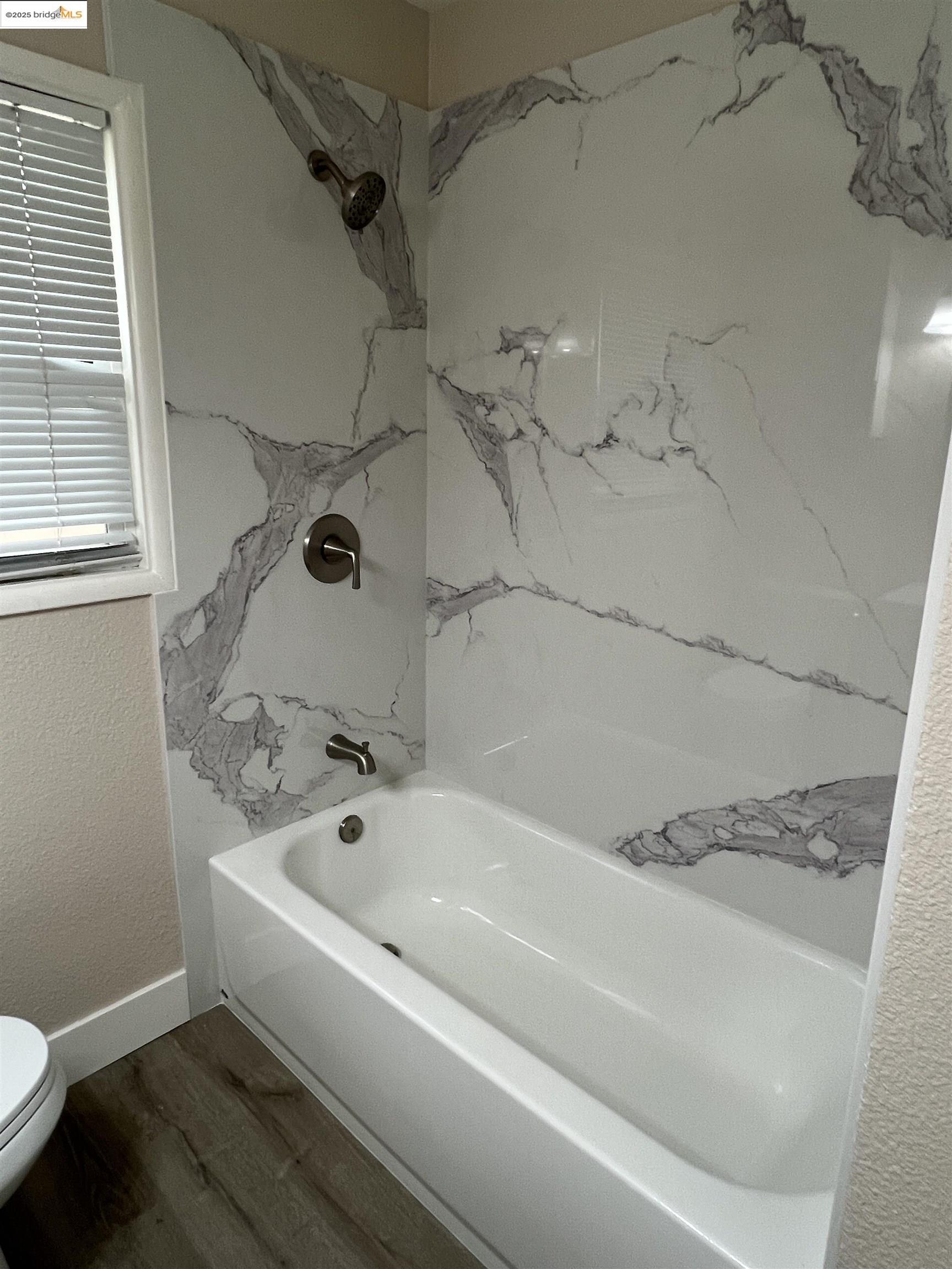 Detail Gallery Image 10 of 13 For Railroad Ave, Pittsburg,  CA 94565 - 2 Beds | 1/1 Baths