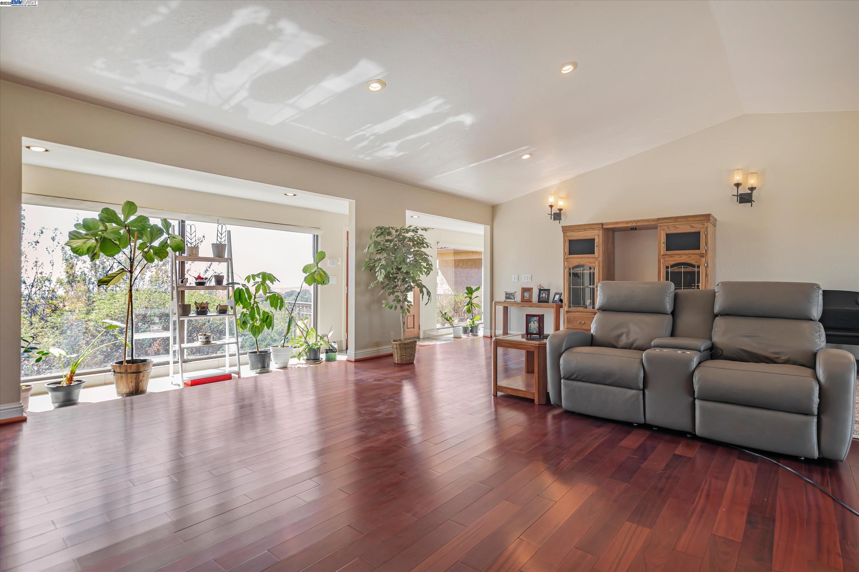 Detail Gallery Image 17 of 60 For 41794 Vargas Rd, Fremont,  CA 94539 - 5 Beds | 5/1 Baths