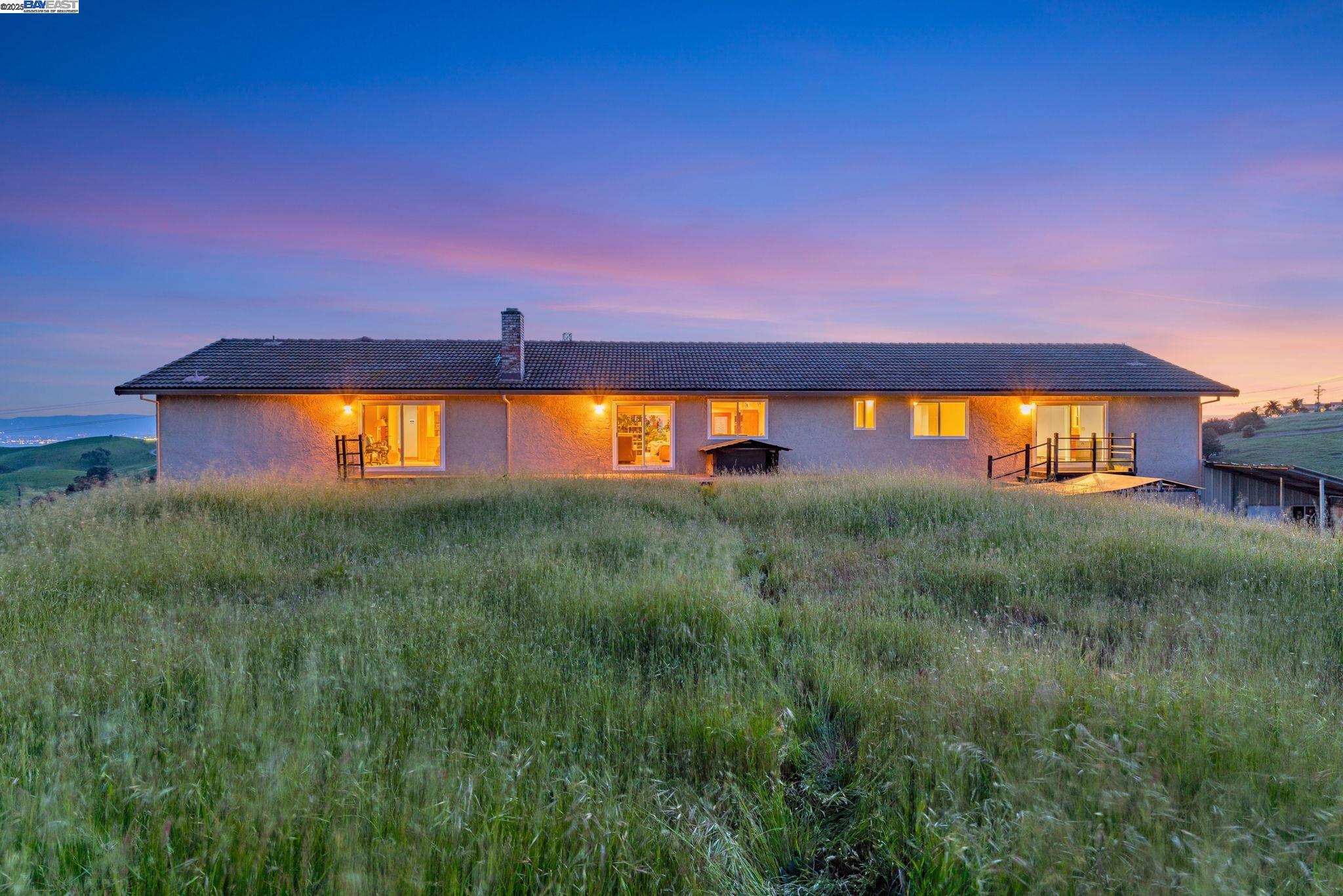 Detail Gallery Image 8 of 60 For 41794 Vargas Rd, Fremont,  CA 94539 - 5 Beds | 5/1 Baths