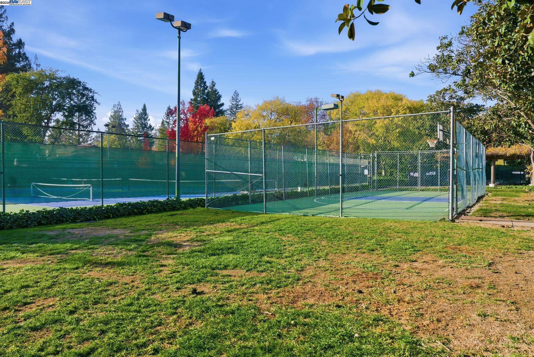 Detail Gallery Image 49 of 58 For 572 Old Farm Rd, Danville,  CA 94526 - 5 Beds | 2 Baths