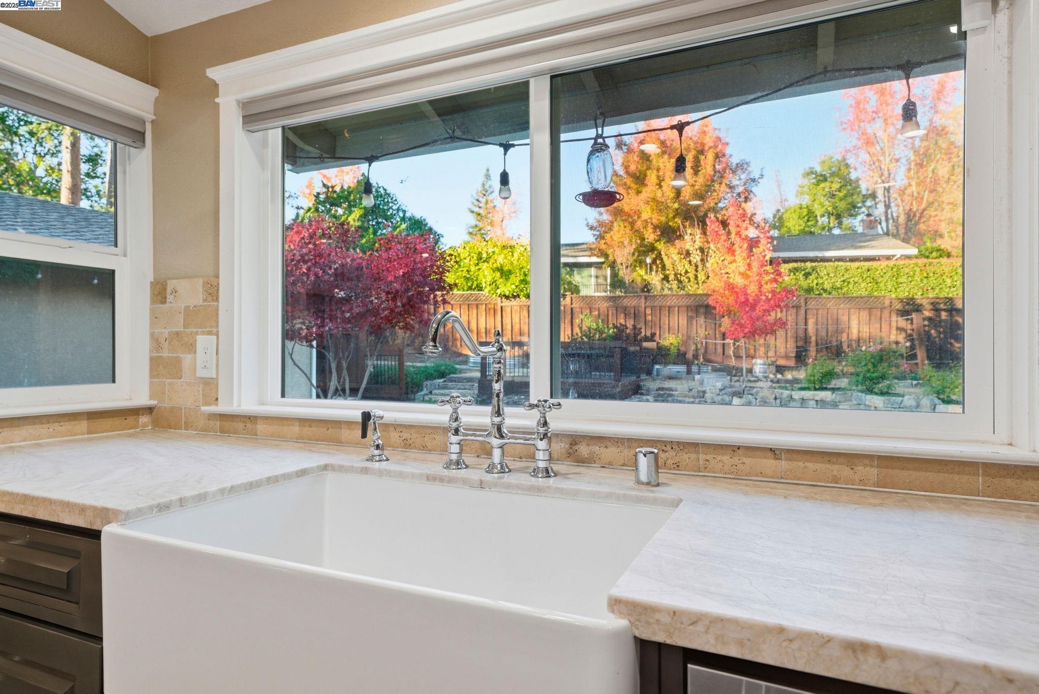 Detail Gallery Image 7 of 59 For 572 Old Farm Rd, Danville,  CA 94526 - 5 Beds | 2 Baths