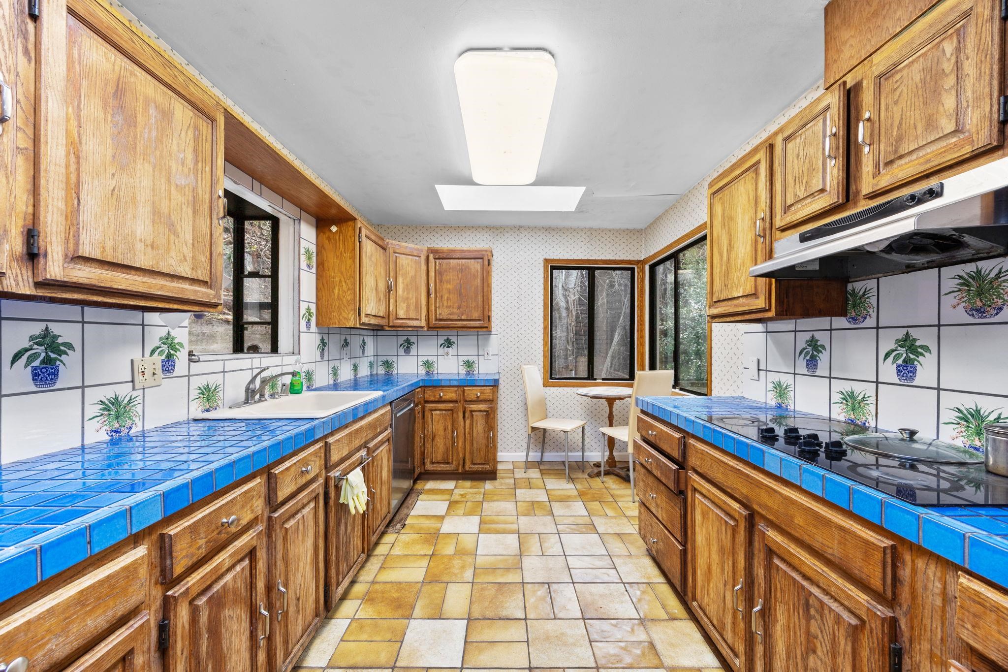 Detail Gallery Image 15 of 28 For 1012 Contra Costa Dr, El Cerrito,  CA 94530 - 4 Beds | 3 Baths