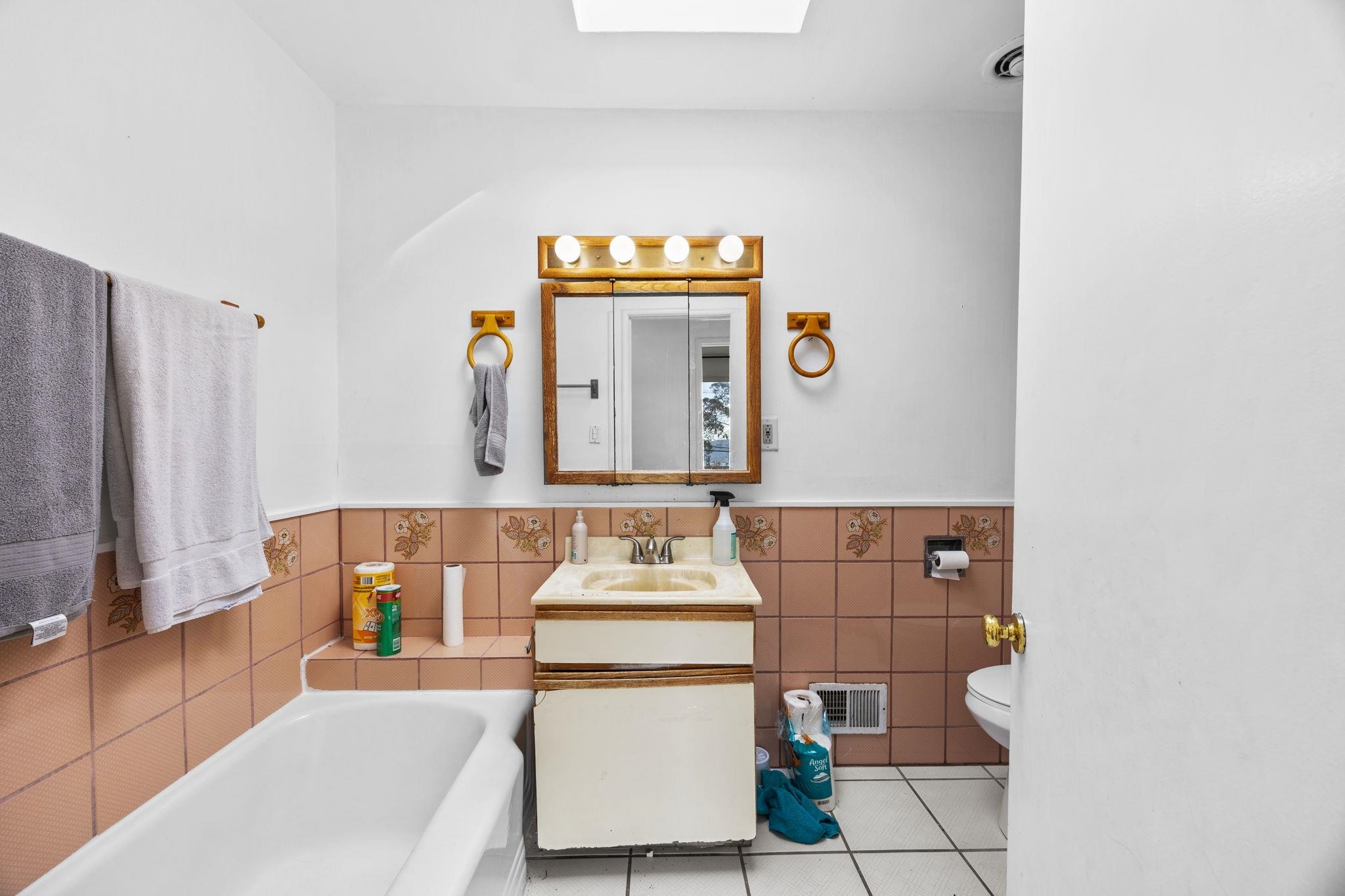 Detail Gallery Image 24 of 28 For 1012 Contra Costa Dr, El Cerrito,  CA 94530 - 4 Beds | 3 Baths