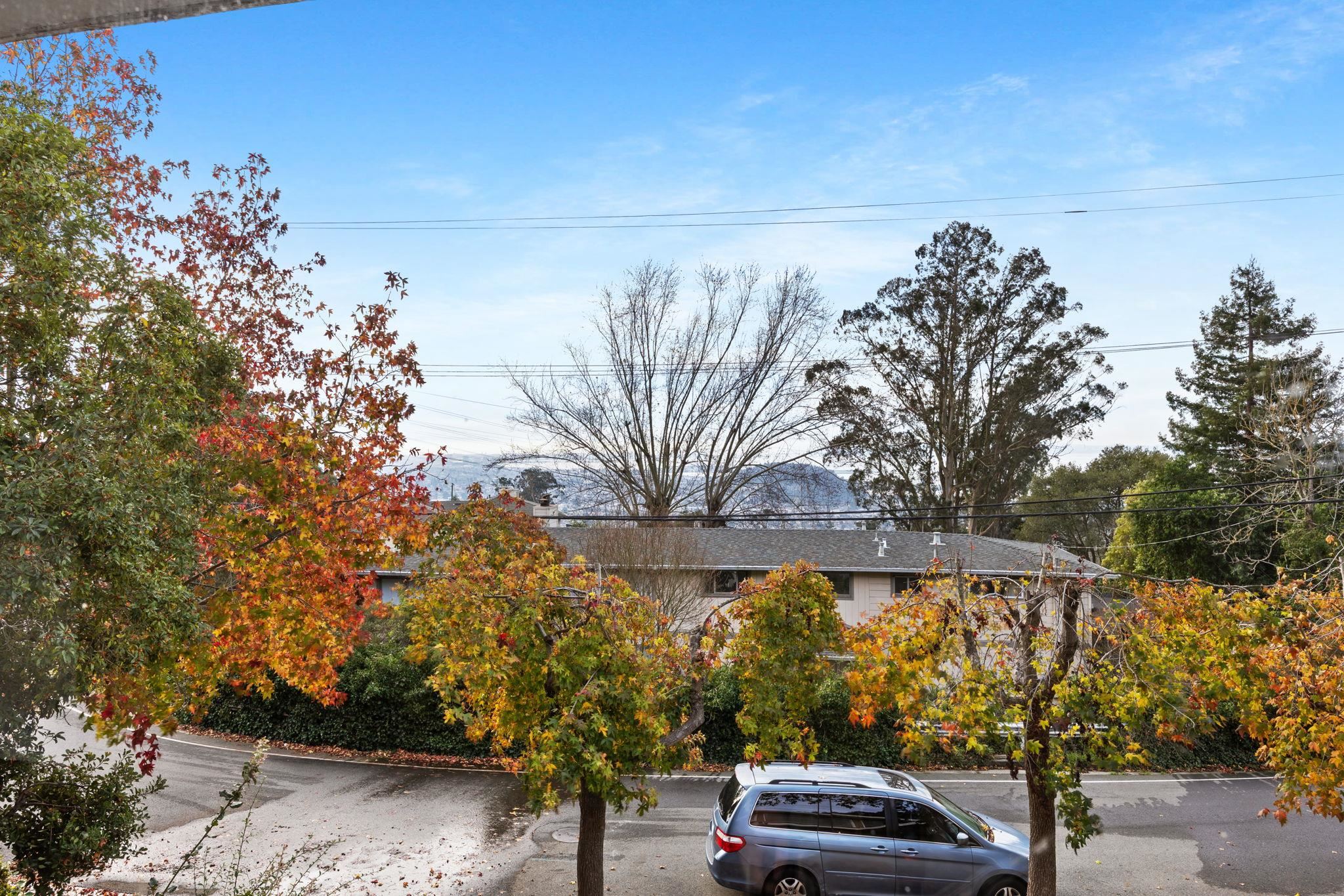 Detail Gallery Image 5 of 28 For 1012 Contra Costa Dr, El Cerrito,  CA 94530 - 4 Beds | 3 Baths