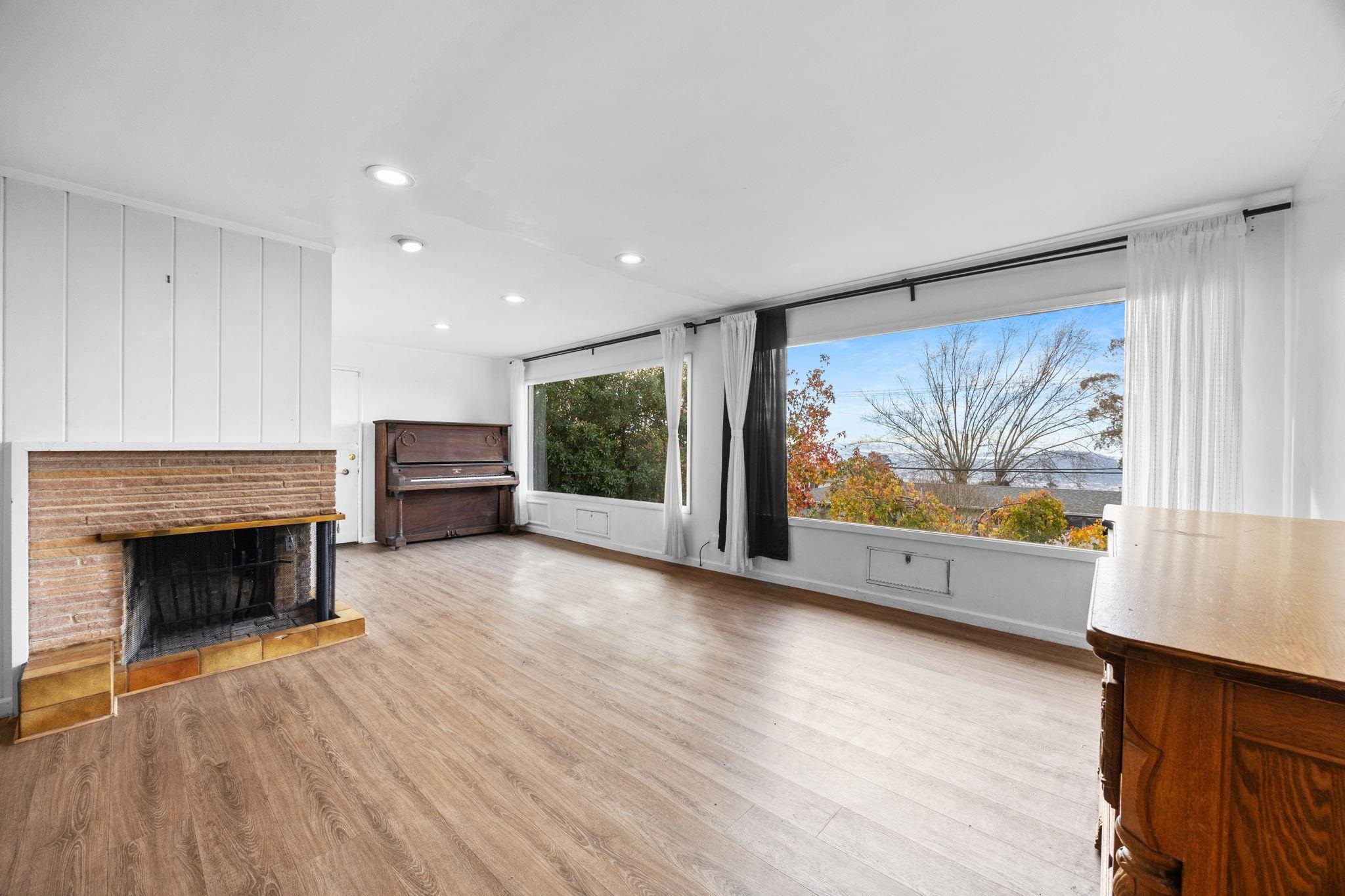 Detail Gallery Image 8 of 28 For 1012 Contra Costa Dr, El Cerrito,  CA 94530 - 4 Beds | 3 Baths