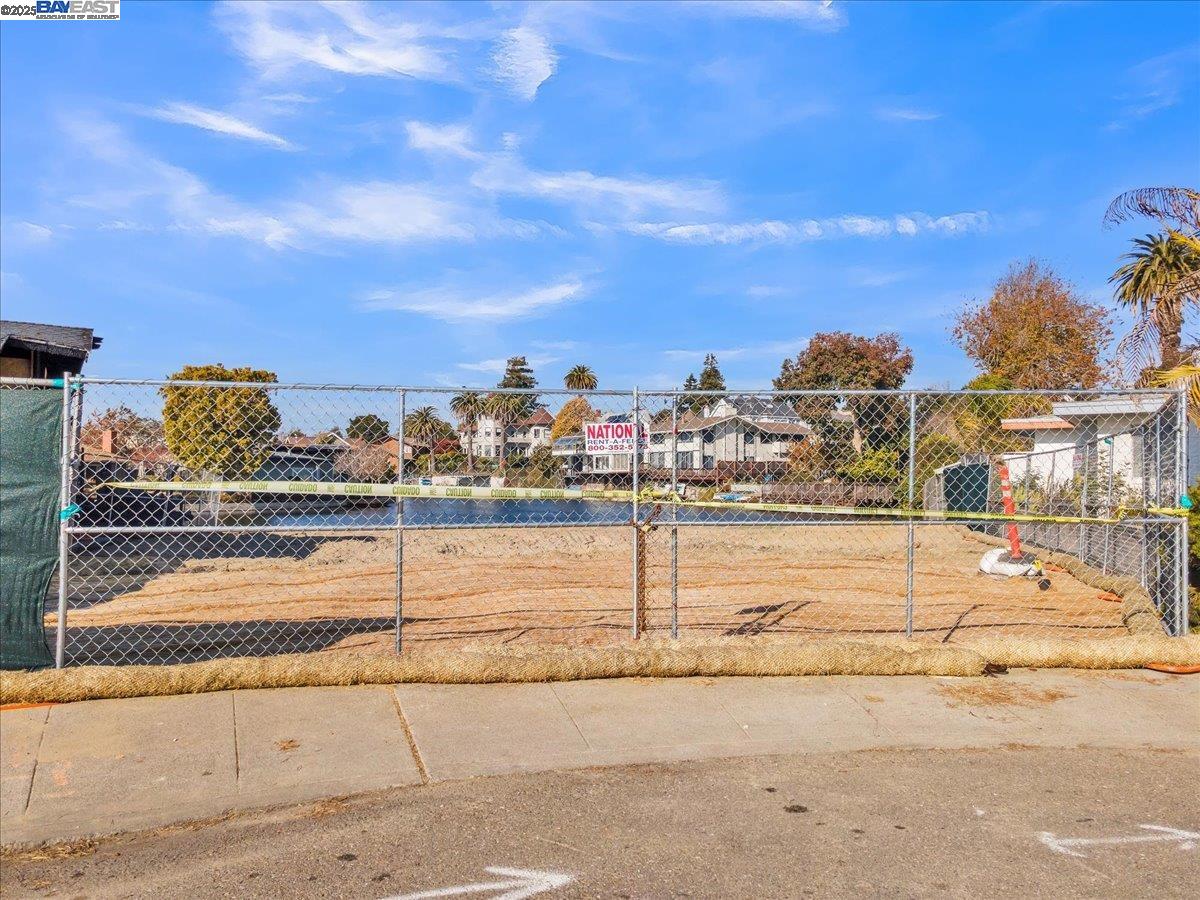 Detail Gallery Image 7 of 25 For 641 Sandalwood Isle, Alameda,  CA 94501 - – Beds | – Baths