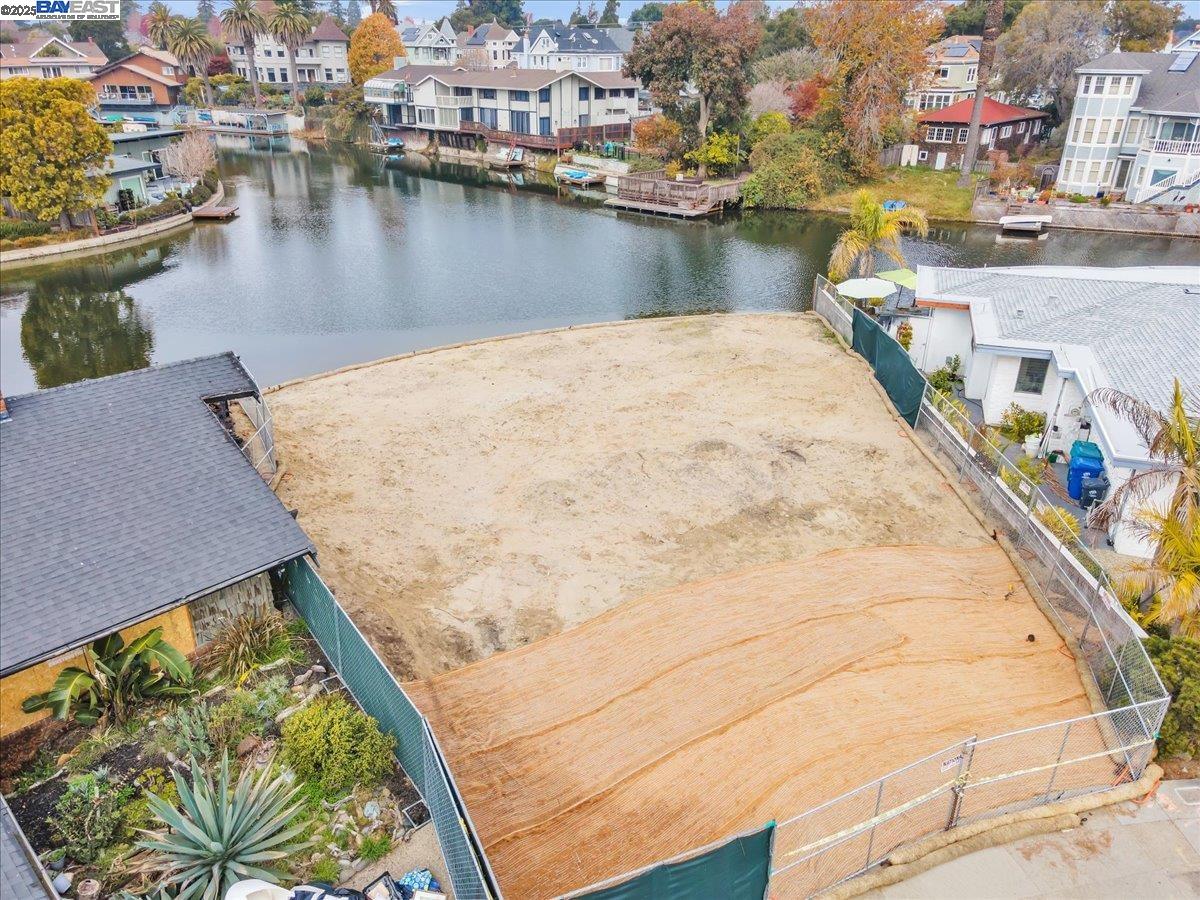 Detail Gallery Image 10 of 25 For 641 Sandalwood Isle, Alameda,  CA 94501 - – Beds | – Baths