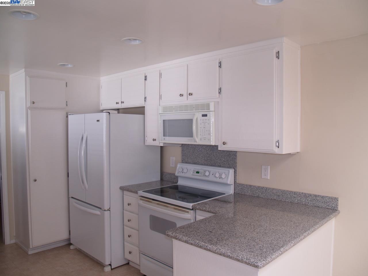 Detail Gallery Image 3 of 35 For 515 Rolling Hills Ln, Danville,  CA 94526 - 2 Beds | 2 Baths