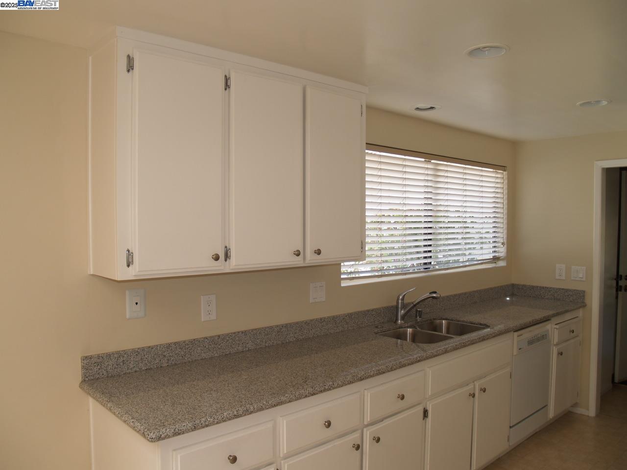 Detail Gallery Image 4 of 35 For 515 Rolling Hills Ln, Danville,  CA 94526 - 2 Beds | 2 Baths