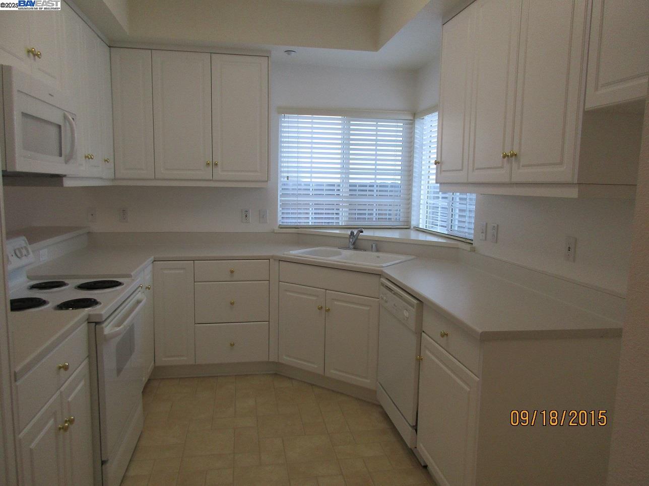 Detail Gallery Image 5 of 6 For 350-352 N K St, Livermore,  CA 94551 - – Beds | – Baths