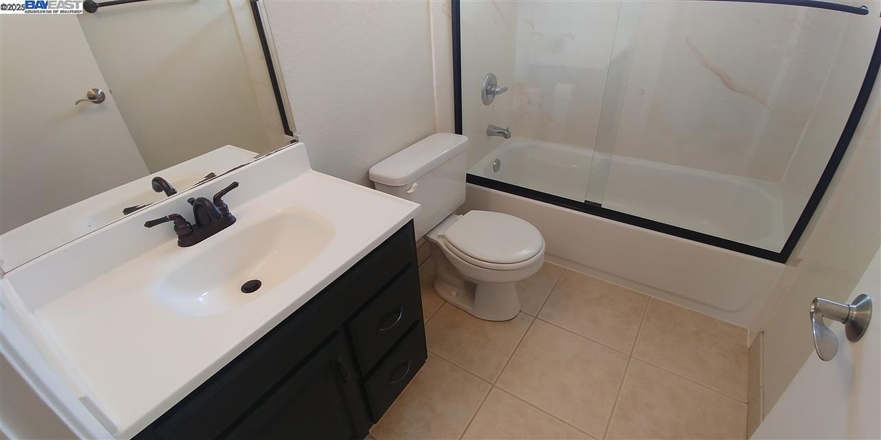 Detail Gallery Image 11 of 18 For 2551 Twin Creeks Dr, San Ramon,  CA 94583 - 2 Beds | 1/1 Baths