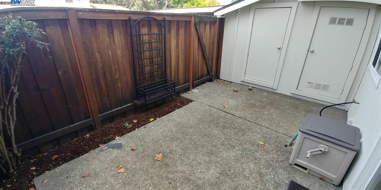 Detail Gallery Image 14 of 18 For 2551 Twin Creeks Dr, San Ramon,  CA 94583 - 2 Beds | 1/1 Baths