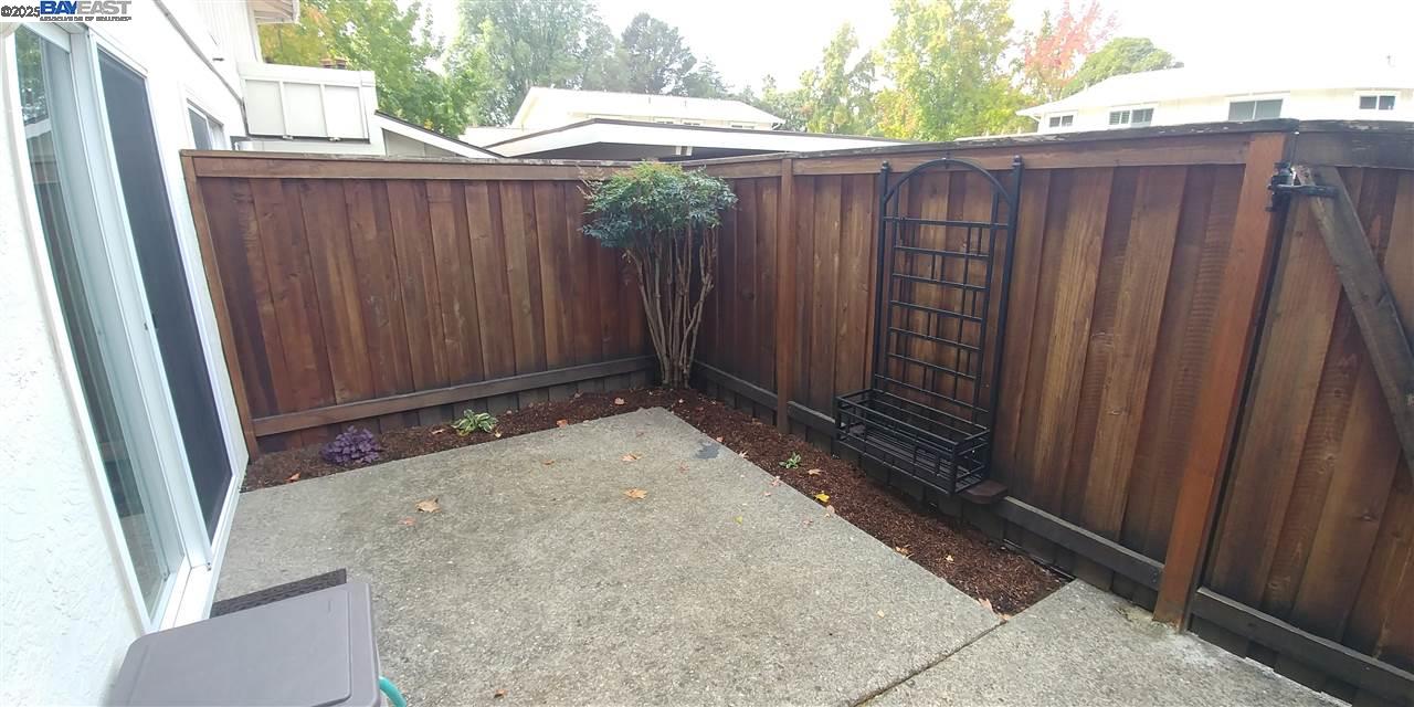 Detail Gallery Image 15 of 18 For 2551 Twin Creeks Dr, San Ramon,  CA 94583 - 2 Beds | 1/1 Baths