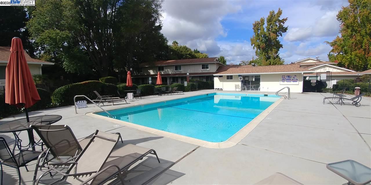 Detail Gallery Image 17 of 18 For 2551 Twin Creeks Dr, San Ramon,  CA 94583 - 2 Beds | 1/1 Baths