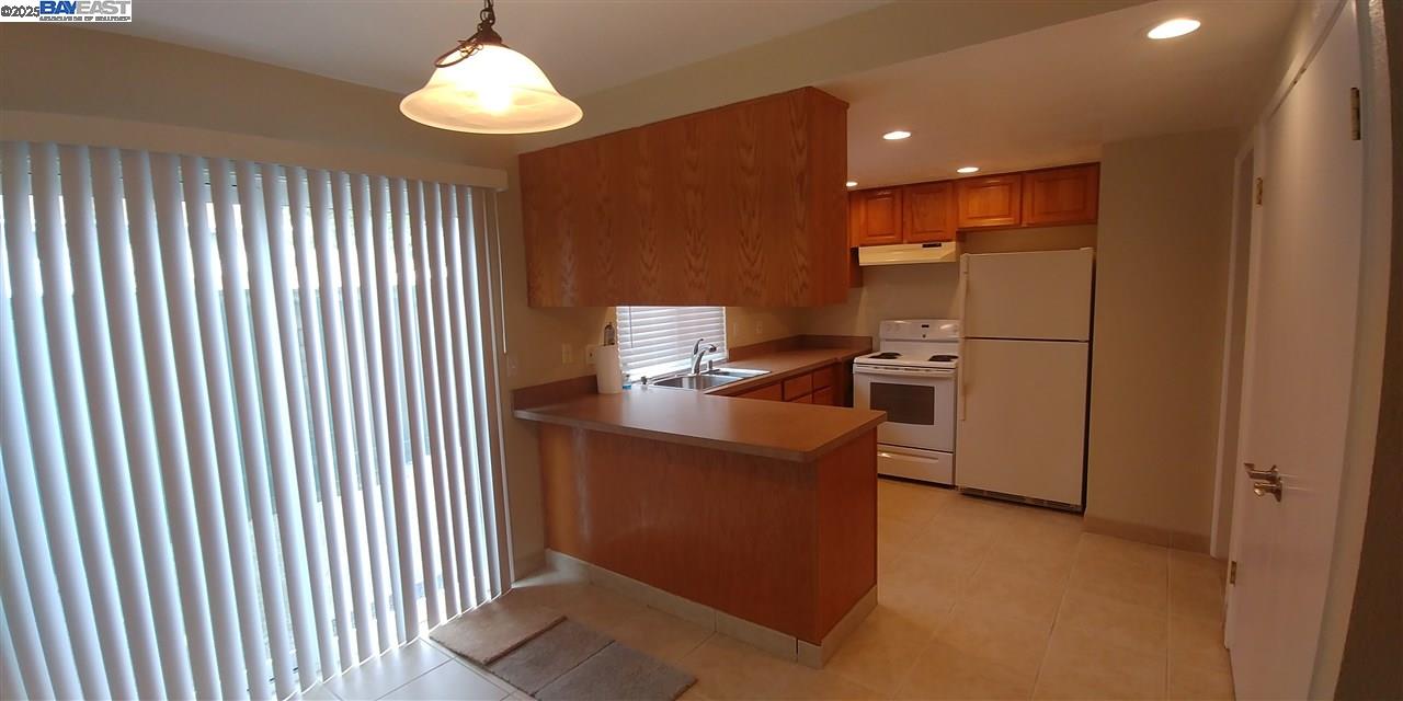 Detail Gallery Image 5 of 18 For 2551 Twin Creeks Dr, San Ramon,  CA 94583 - 2 Beds | 1/1 Baths