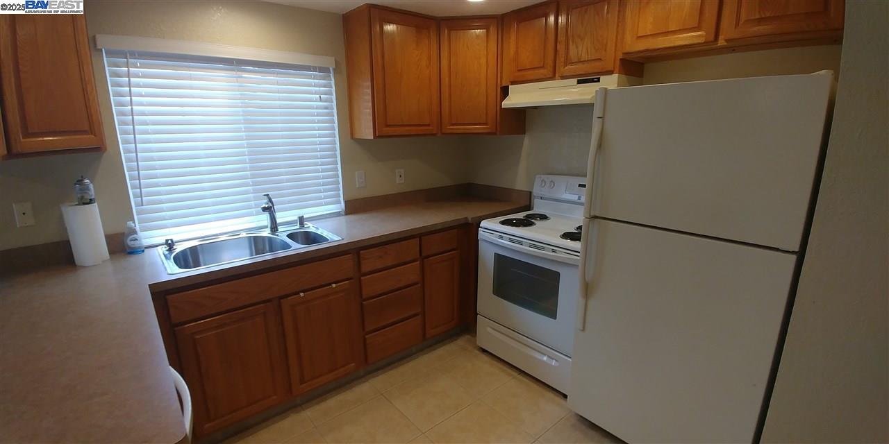 Detail Gallery Image 6 of 18 For 2551 Twin Creeks Dr, San Ramon,  CA 94583 - 2 Beds | 1/1 Baths