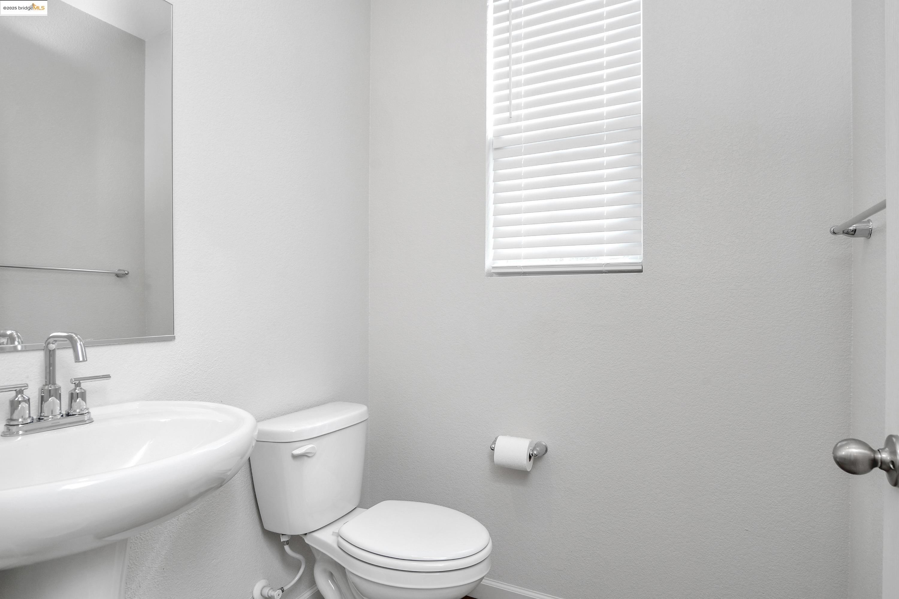 Detail Gallery Image 10 of 33 For 876 Diamante Way, Oakley,  CA 94561 - 4 Beds | 2/1 Baths