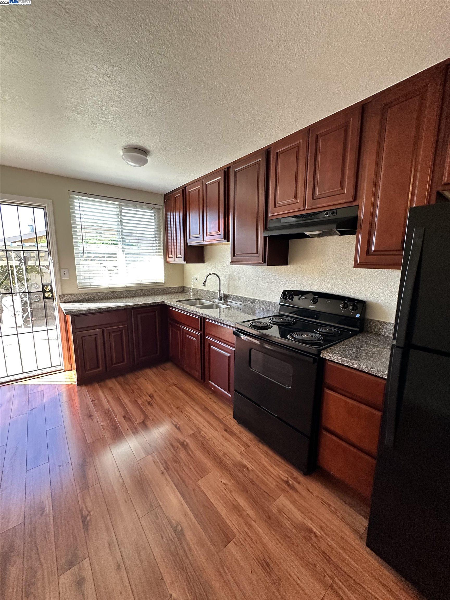 Detail Gallery Image 11 of 49 For 220 Flanders Ct, Hayward,  CA 94541 - – Beds | – Baths