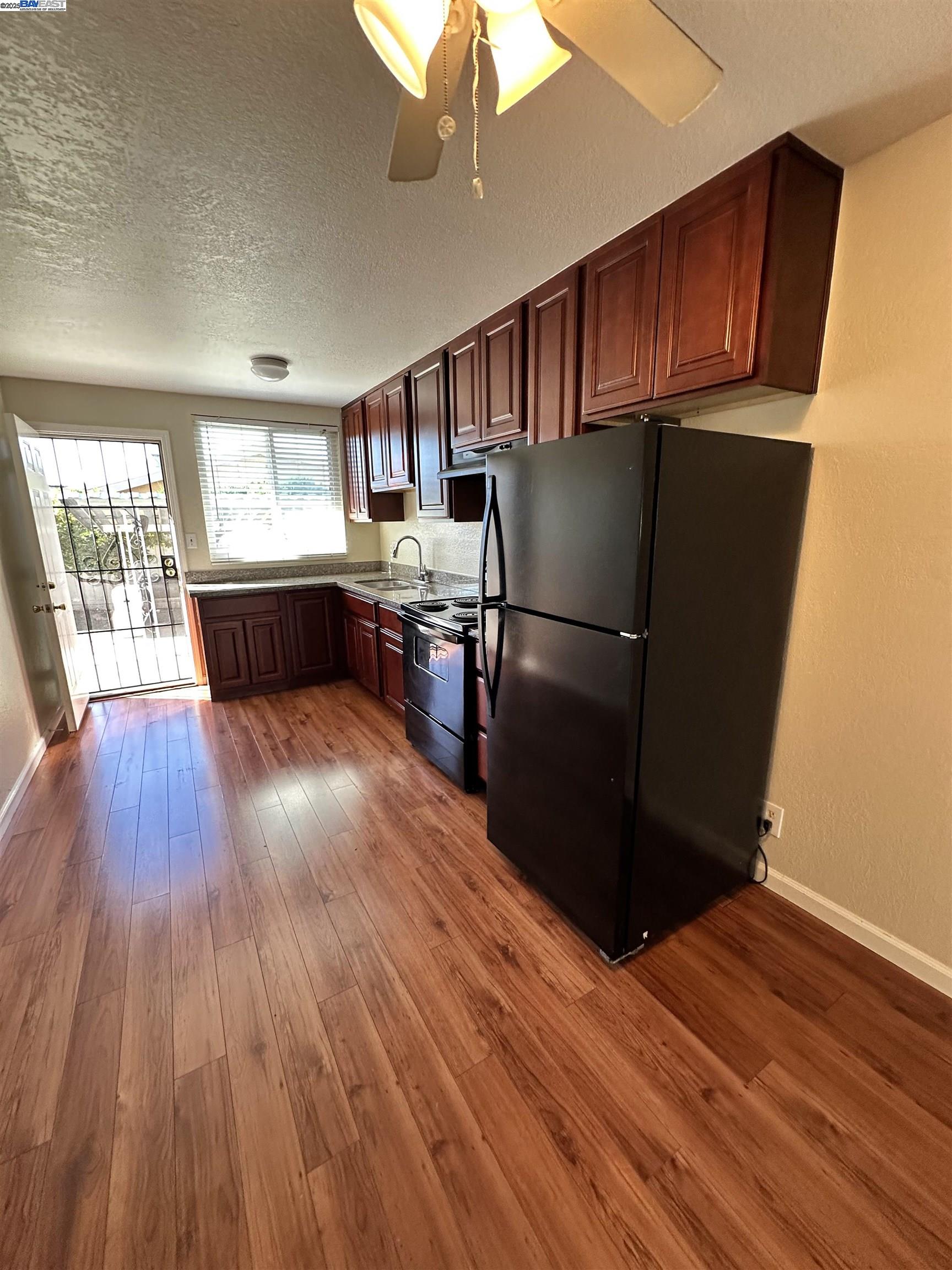 Detail Gallery Image 10 of 49 For 220 Flanders Ct, Hayward,  CA 94541 - – Beds | – Baths